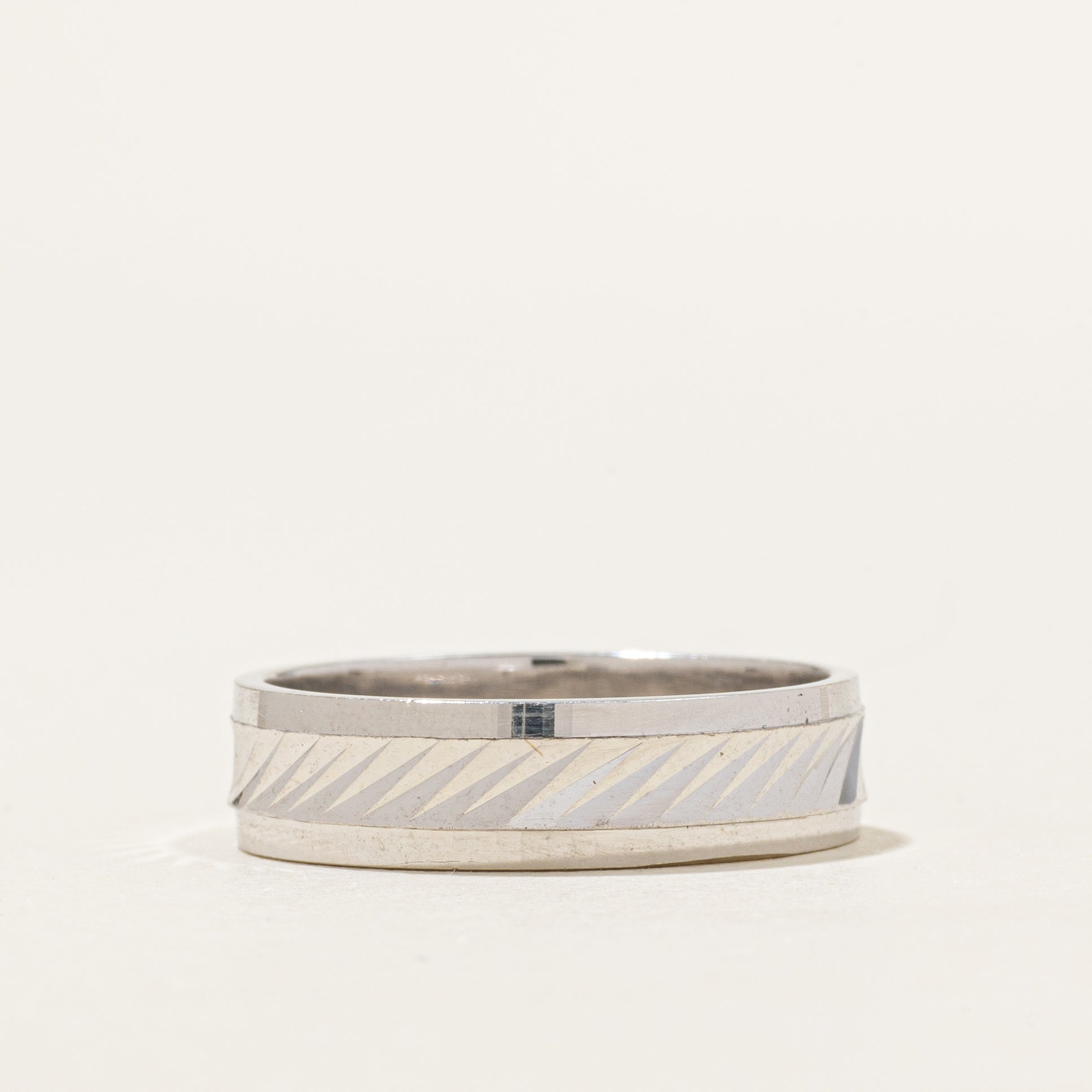 18K White Gold Textured Band | 5.5mm | SZ 8