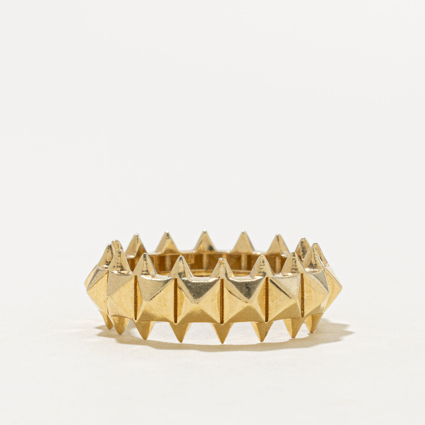 18k Yellow Gold Pyramid Edged Band | 8.00mm | SZ 7.25