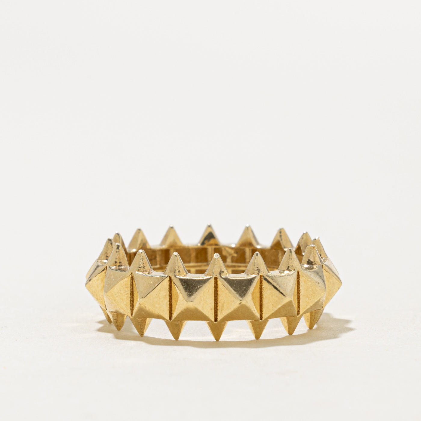 18k Yellow Gold Pyramid Edged Band | 8.00mm | SZ 7.25