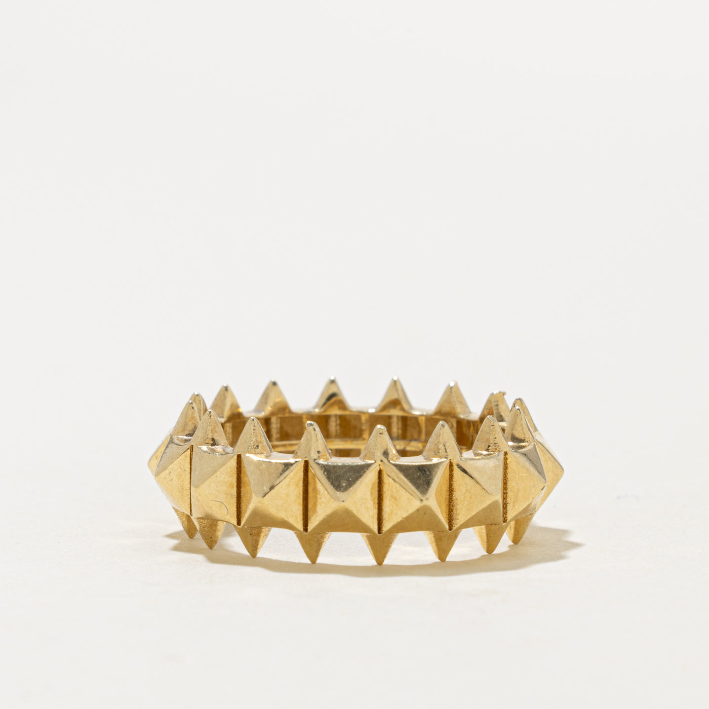18k Yellow Gold Pyramid Edged Band | 8.00mm | SZ 7.25