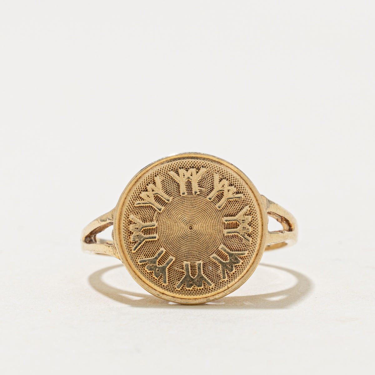 14k Yellow Gold Engraved Star Geometric Signet Ring | SZ 6
