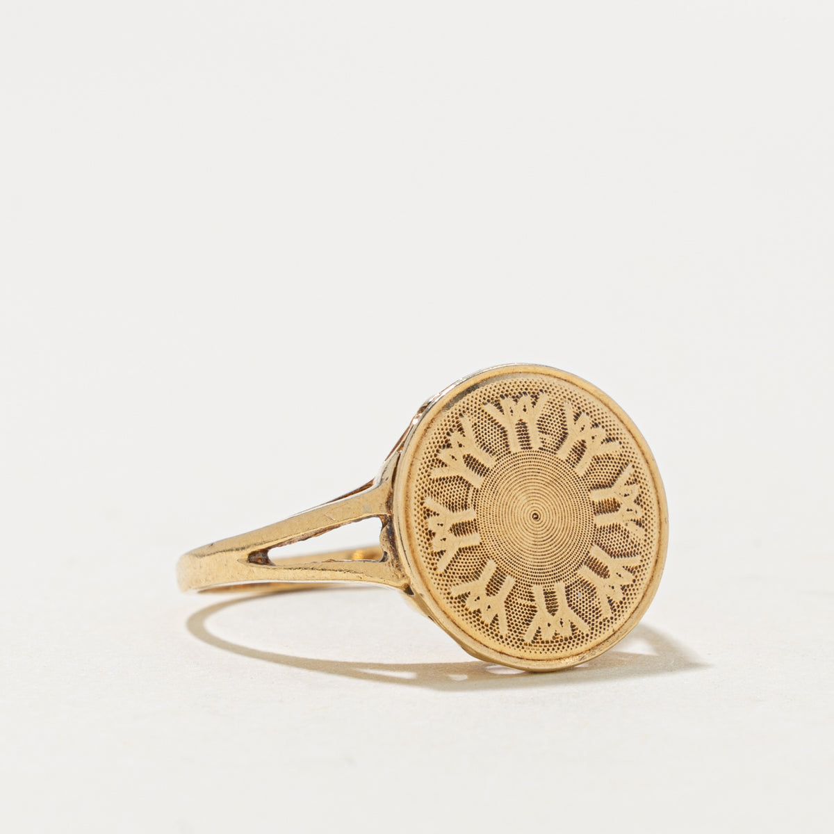 14k Yellow Gold Engraved Star Geometric Signet Ring | SZ 6