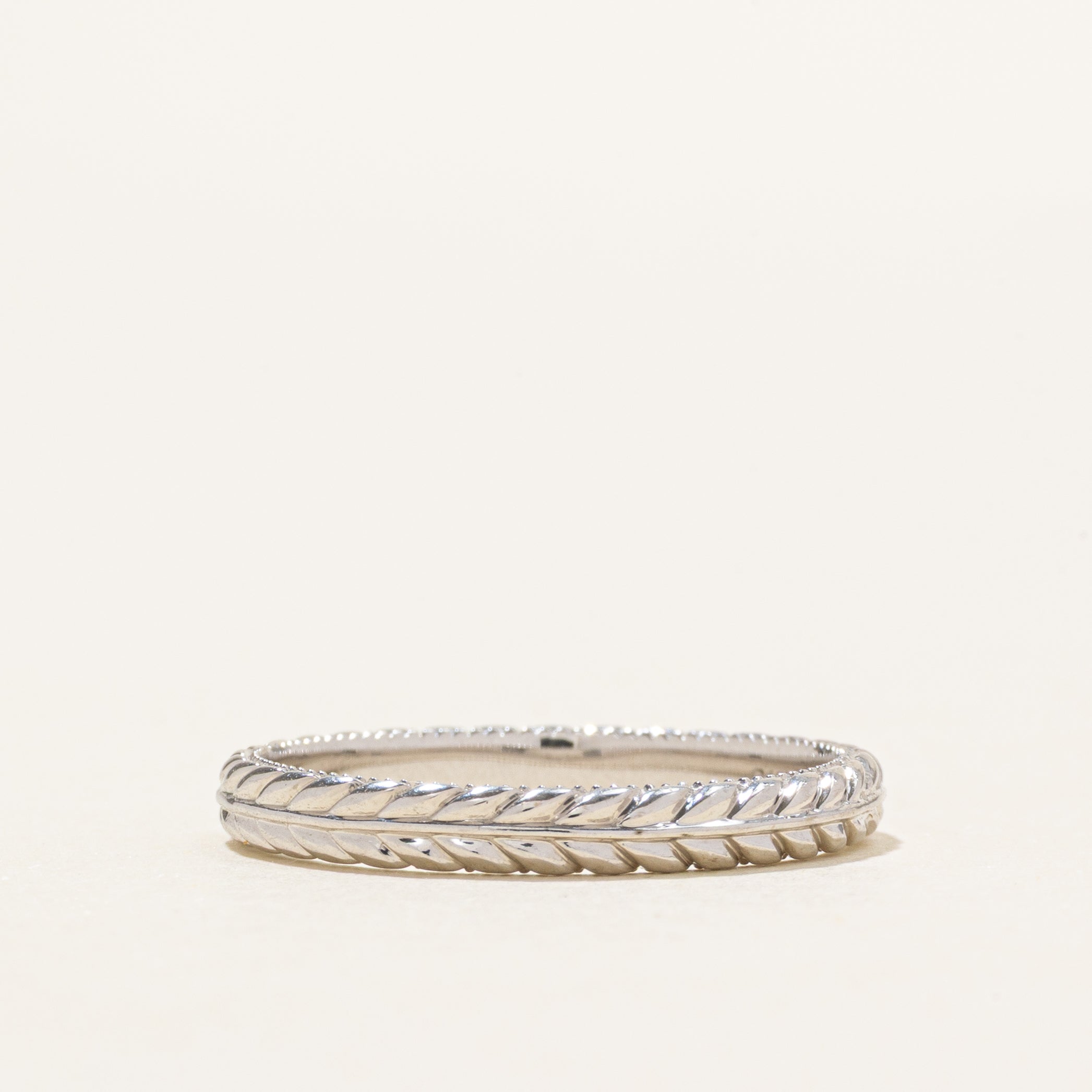 10k White Gold Engraved Laurel Band | 2.6mm | SZ 7.5