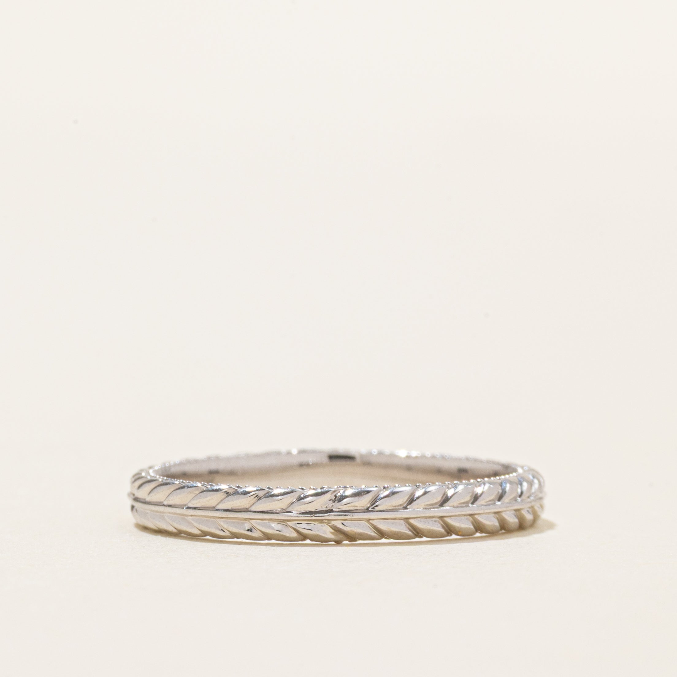 10k White Gold Engraved Laurel Band | 2.6mm | SZ 7.5