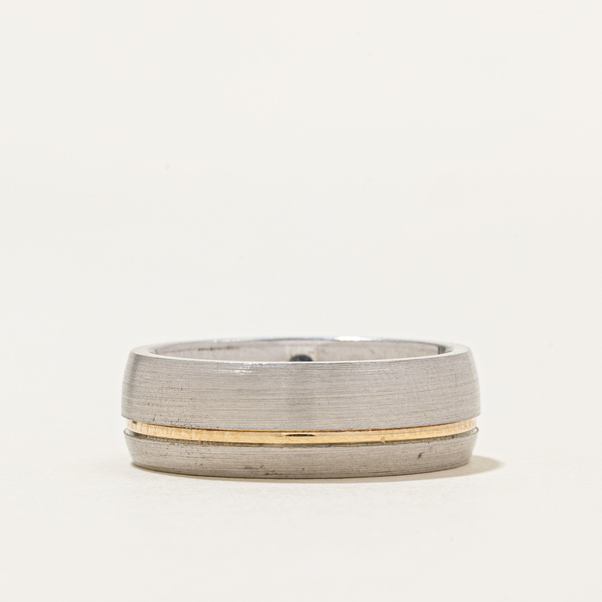 10K White Gold Brushed Band with Yellow Gold Detail | 7mm | SZ 8