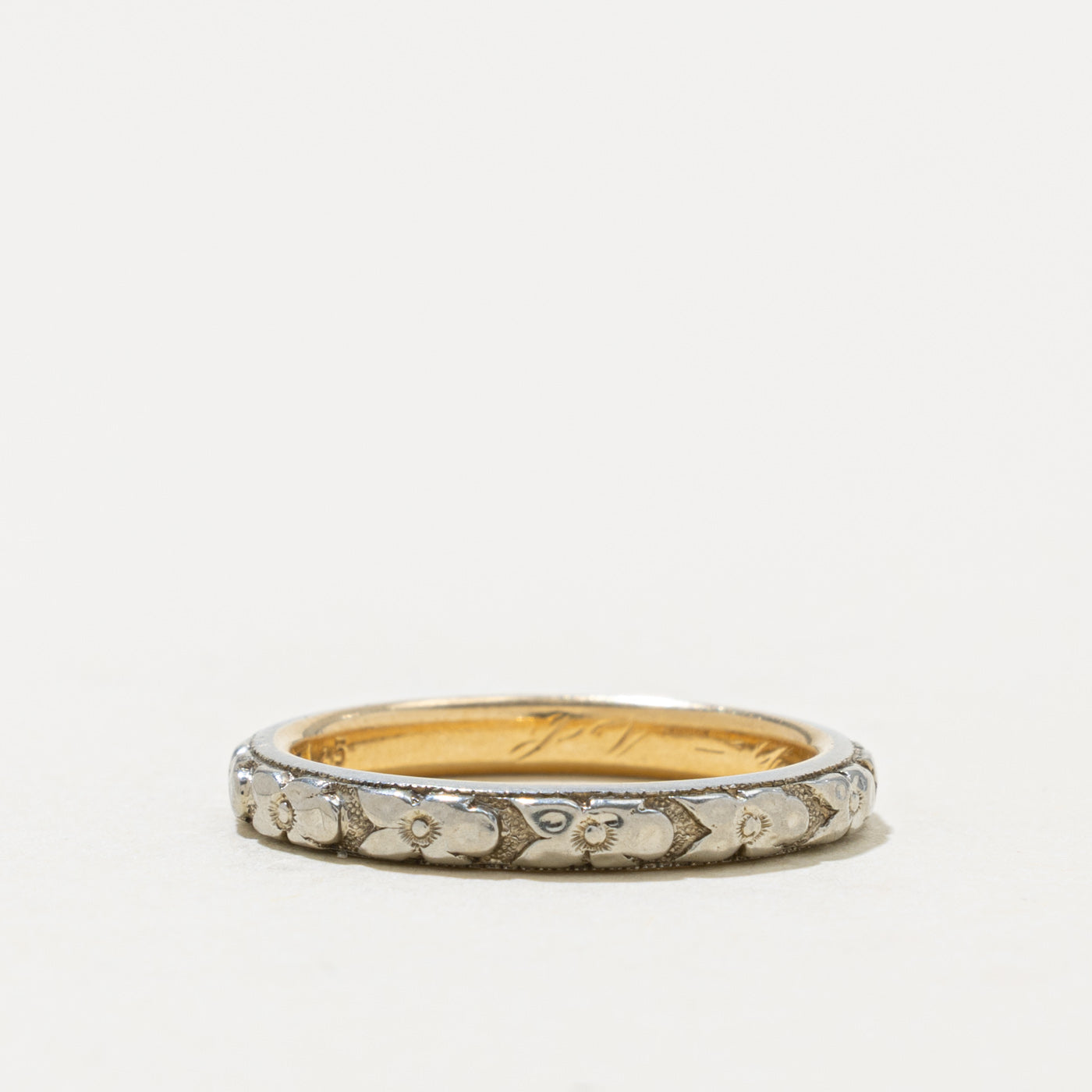 18k Embossed Floral Band | 2.50mm | SZ 4.75