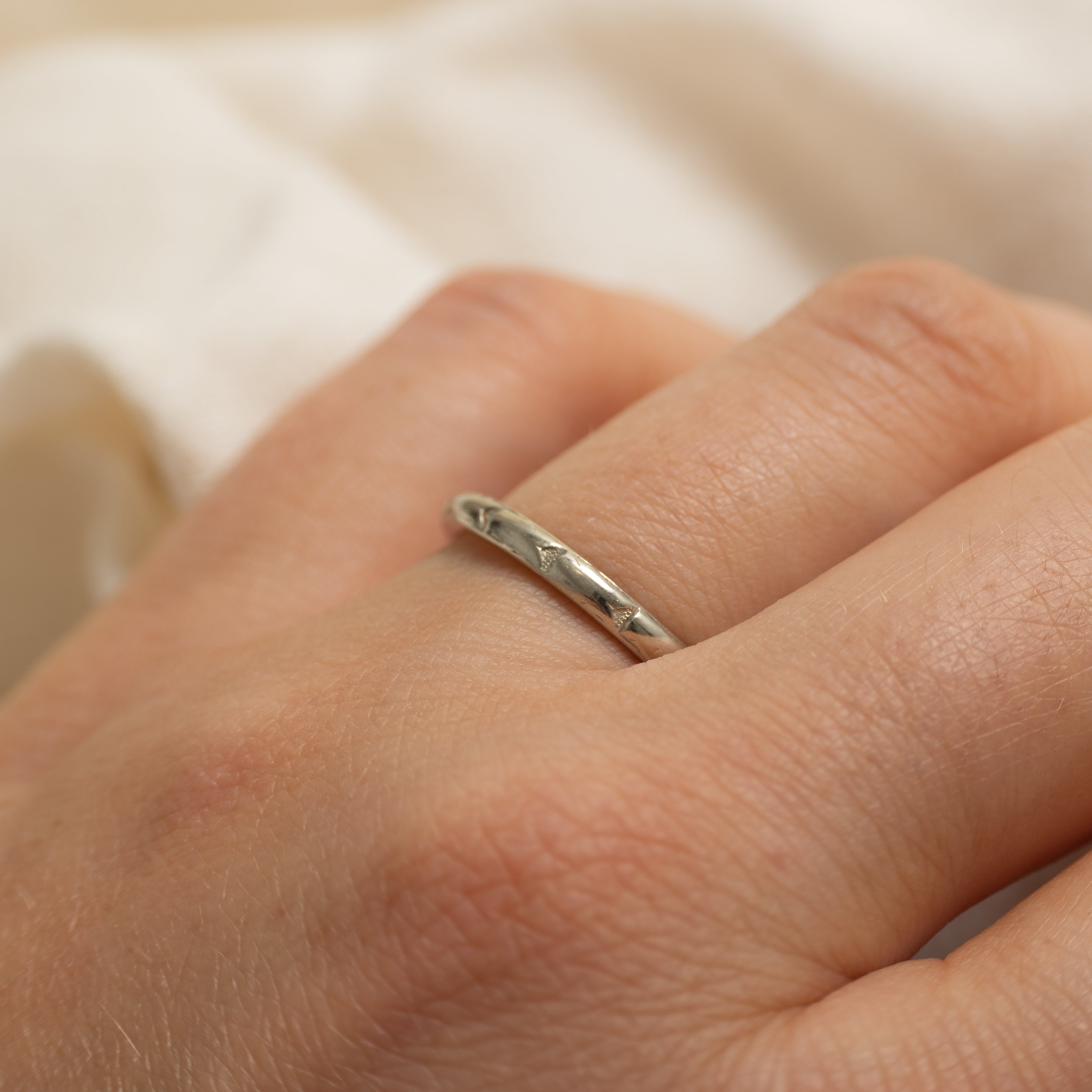 18K White Gold Textured Band | 2.3mm | SZ 6.25