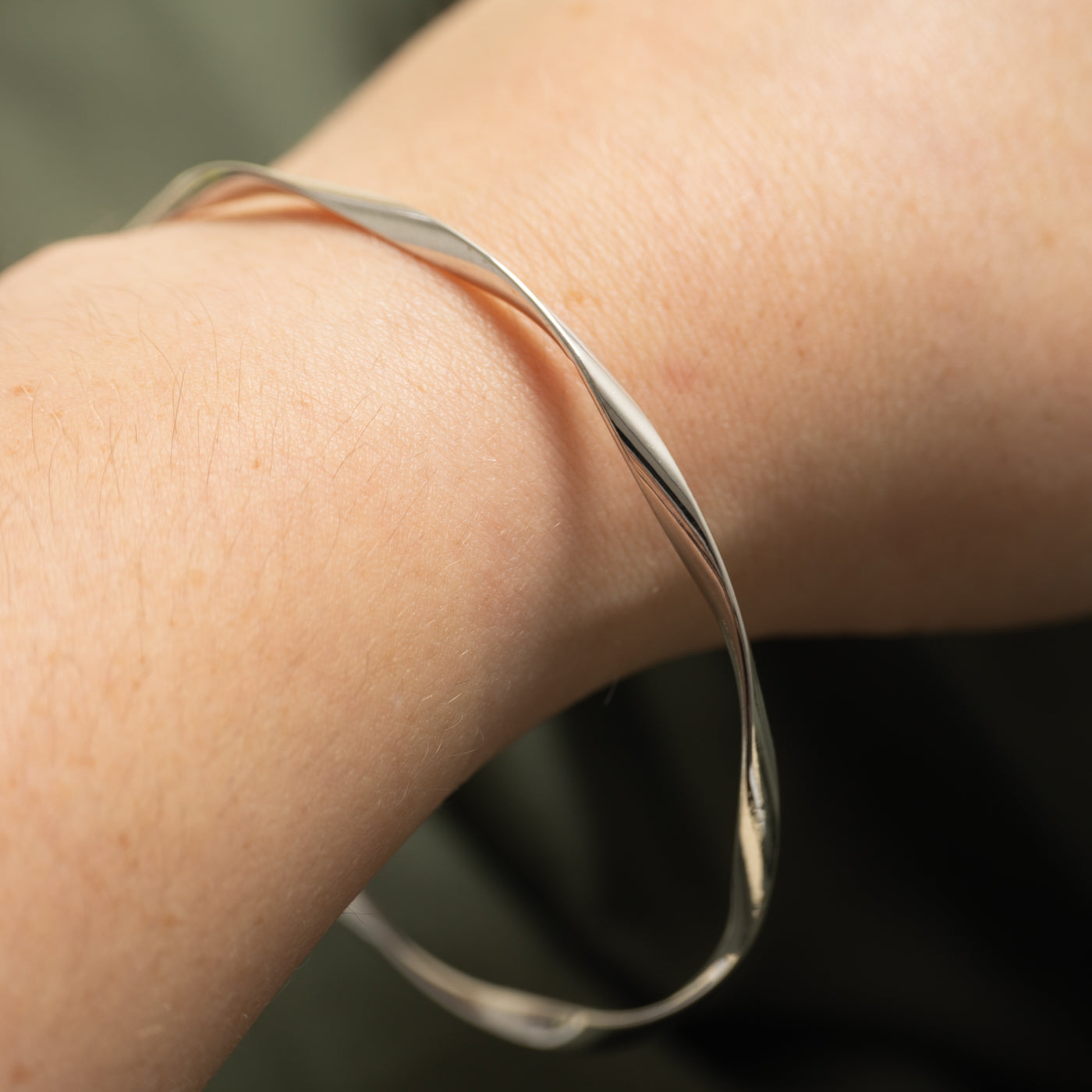 Bracelet jonc en or blanc 10 carats | 21,6 cm