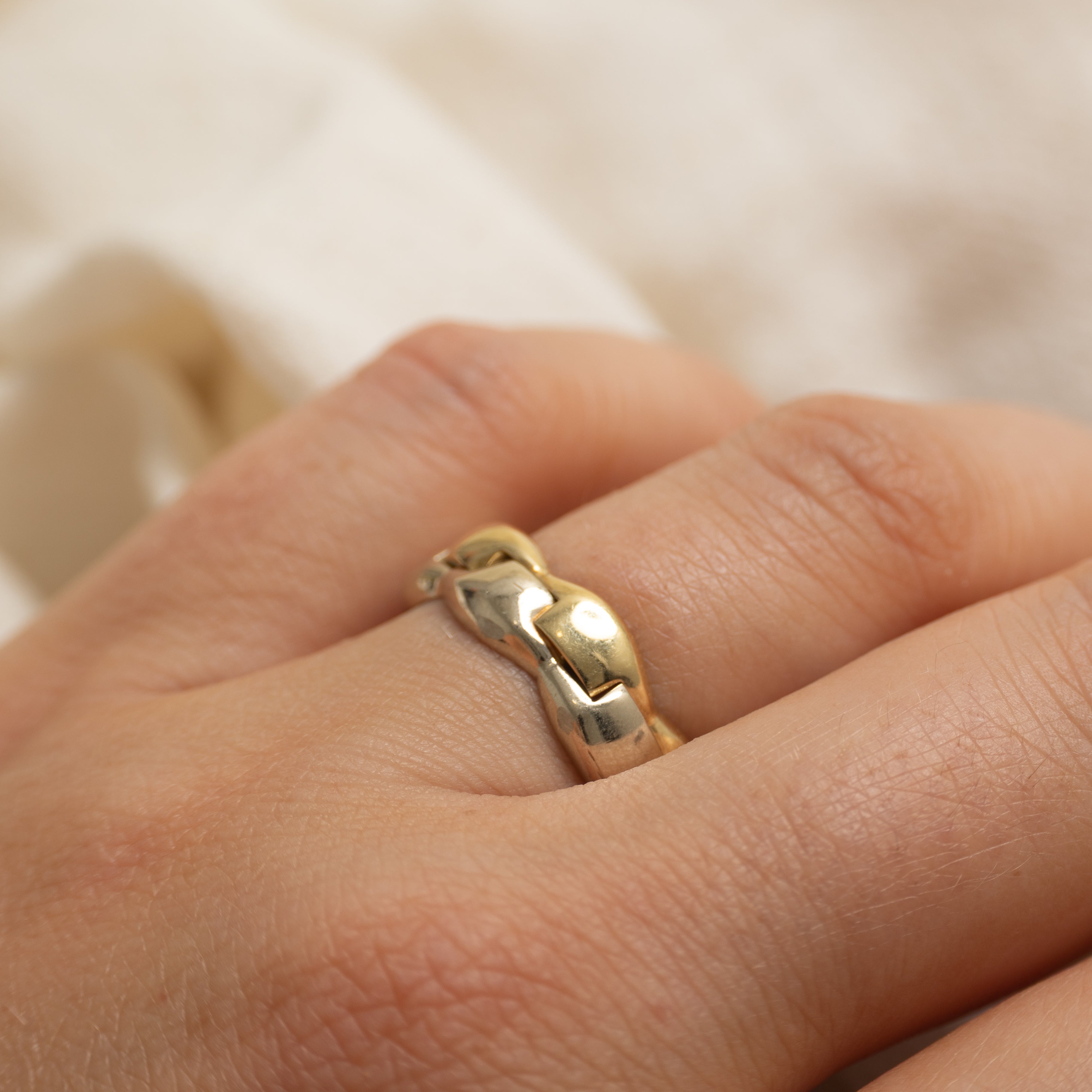 14K Two Tone Gold Interlocking Pattern Ring | 6.75mm | SZ 7