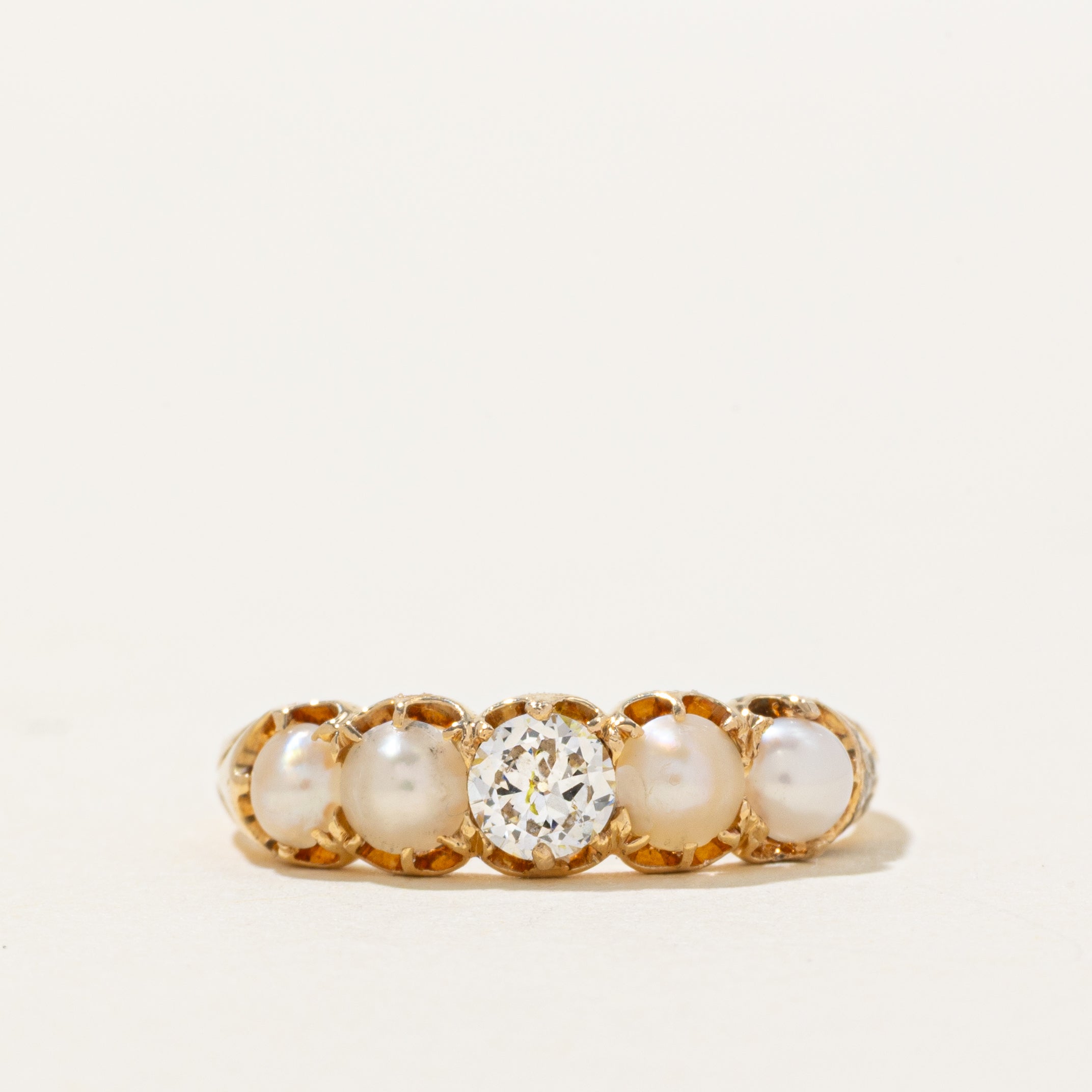 18k Belcher Set Diamond & Mabé Pearl Ring | 0.25ct | SZ 7.25