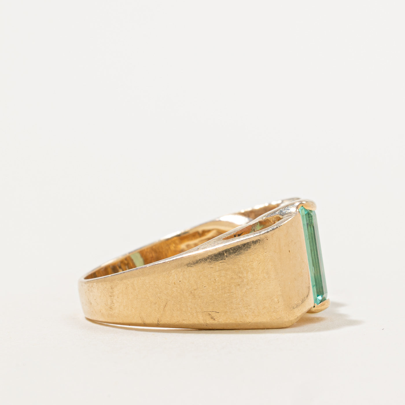 Bague en grille d'émeraudes et de diamants | 0,65 ct, 0,27 ct au total | Taille 6,75 | 