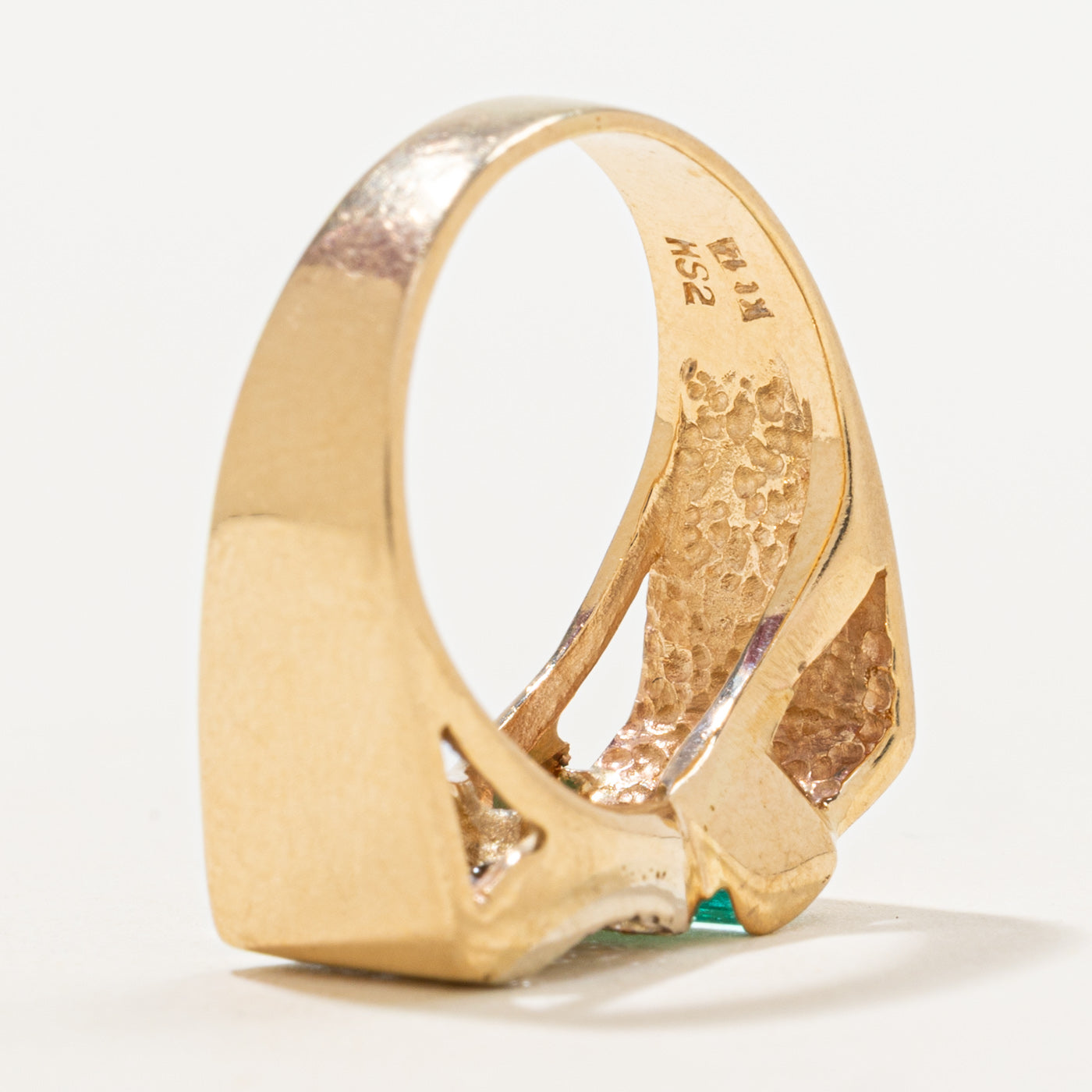 Bague en grille d'émeraudes et de diamants | 0,65 ct, 0,27 ct au total | Taille 6,75 | 