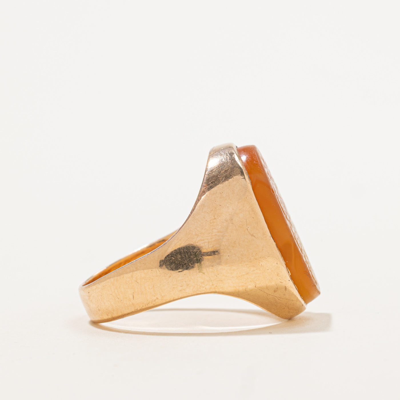 Bague chevalière en cornaline sculptée | 10,00 ct | Taille 11 | 