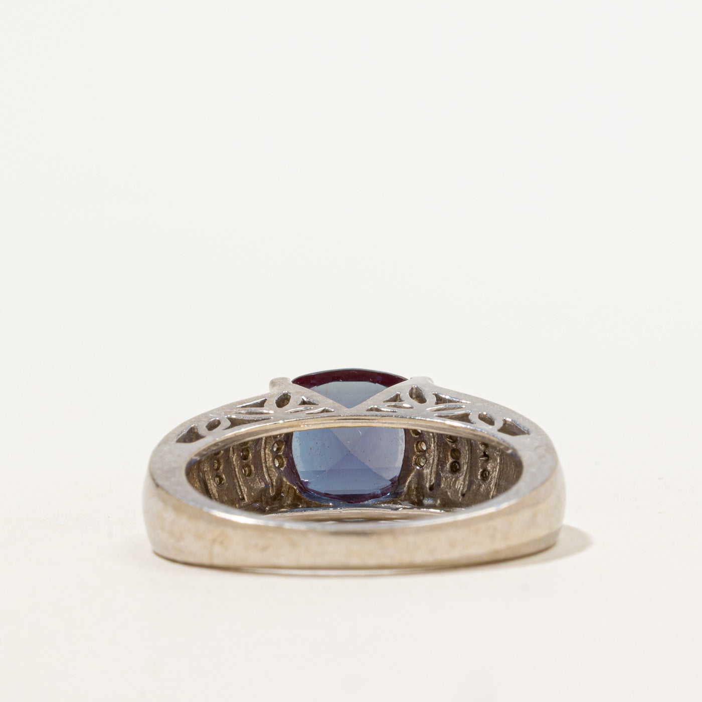 Bague cocktail en alexandrite synthétique et diamants | 2,00 ct, 0,09 ct au total | Taille 7,75 | 