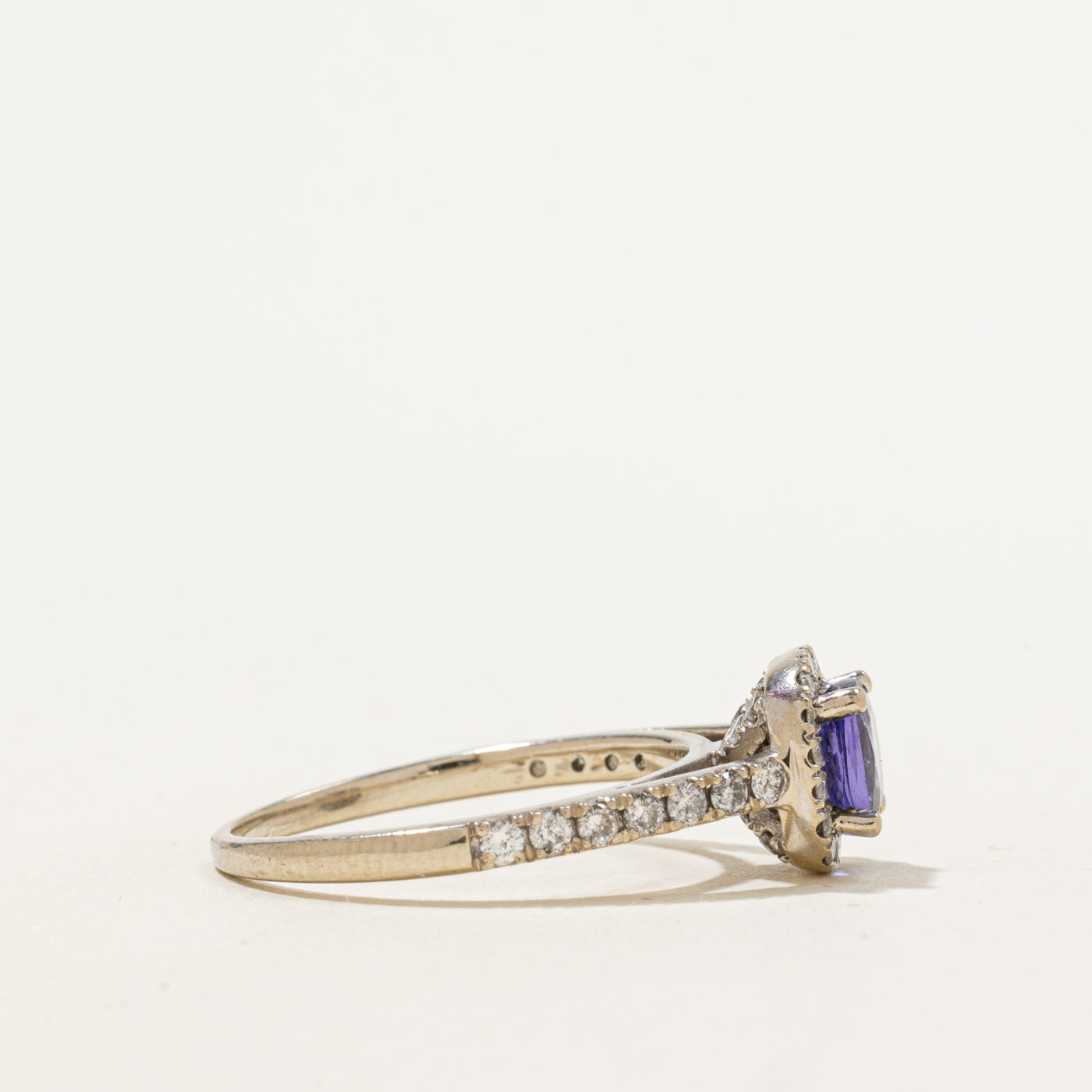Bague halo de tanzanite et de diamants | 1,00 ct, 0,46 ct au total | Taille 8,25 | 