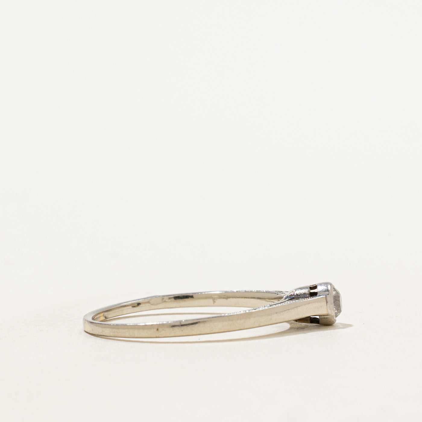 Bague Art Déco sertie de diamants | 0,17 ct | Taille 7,75 | 