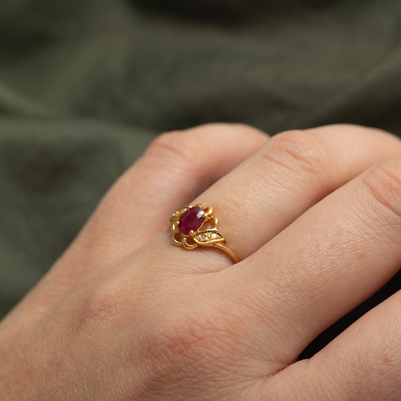 18k Oval Cut Ruby & Diamond Scalloped Ring | SZ 5.75