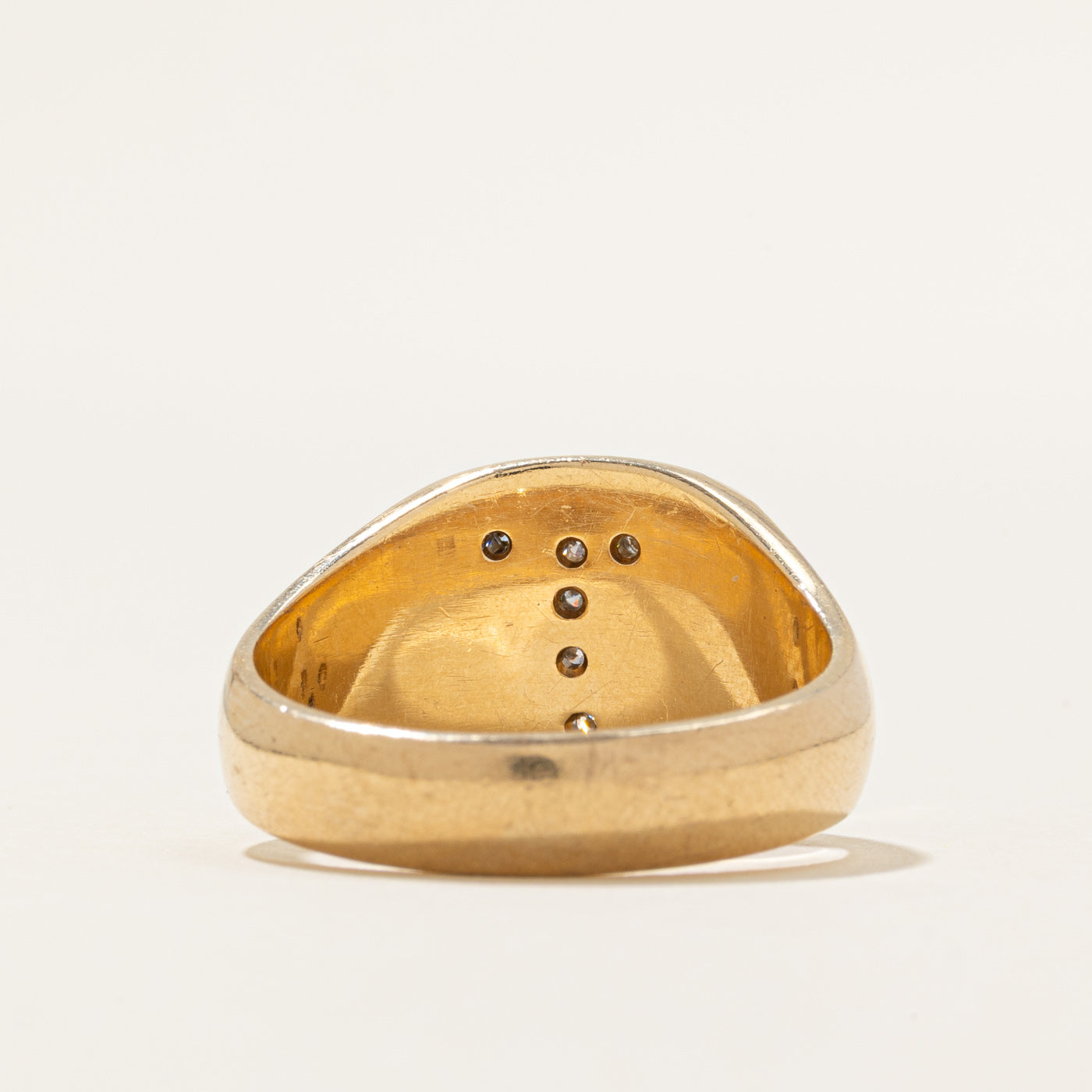 Bague chevalière gravée d'une initiale « J » en diamant | 0,15 ct | Taille 10,25
