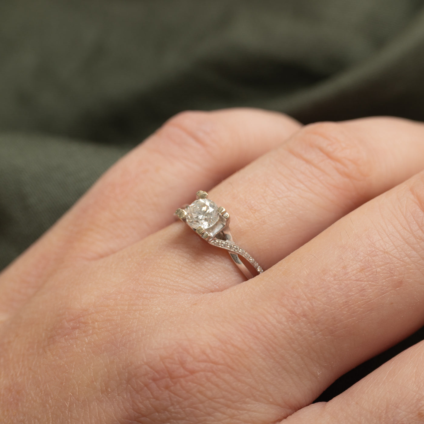 18k Diamond Cross Over Engagement Ring | 0.93ctw SI2 I | SZ 5.25