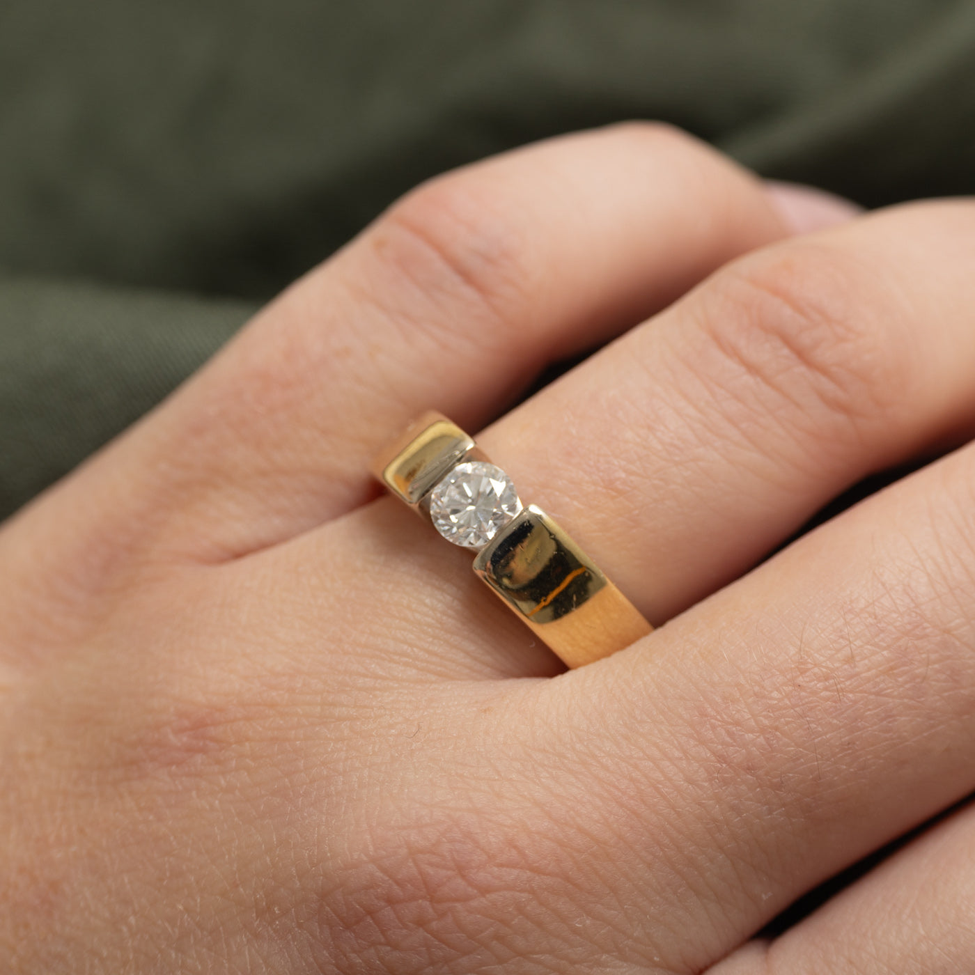 18k Solitaire Tension Set Diamond Band | 0.56ct SI1 F | SZ 9