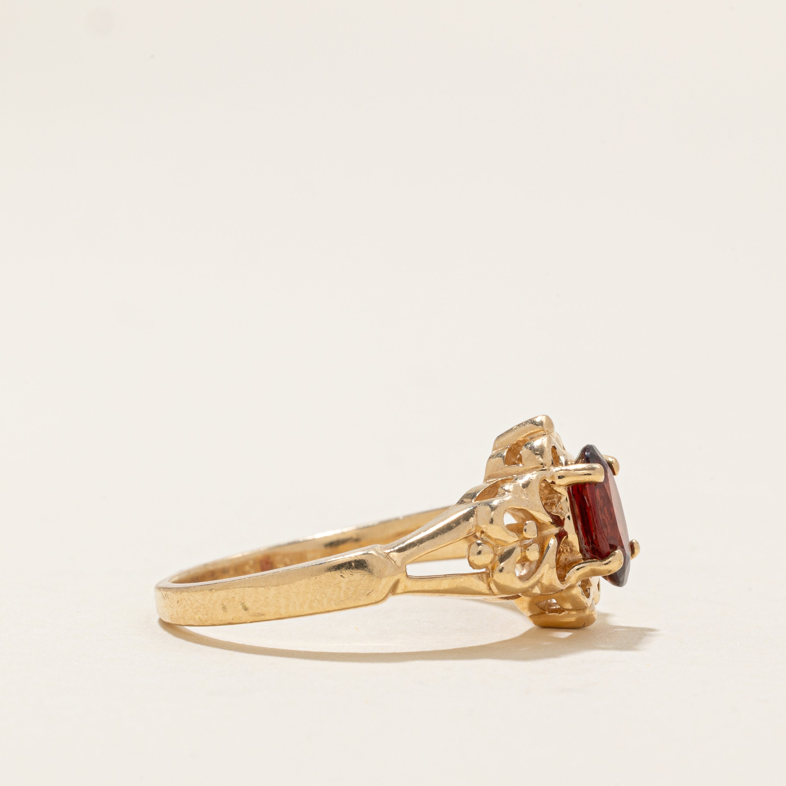 Solitaire Garnet Scrollwork Ring | 0.8ct | SZ 6.75 |