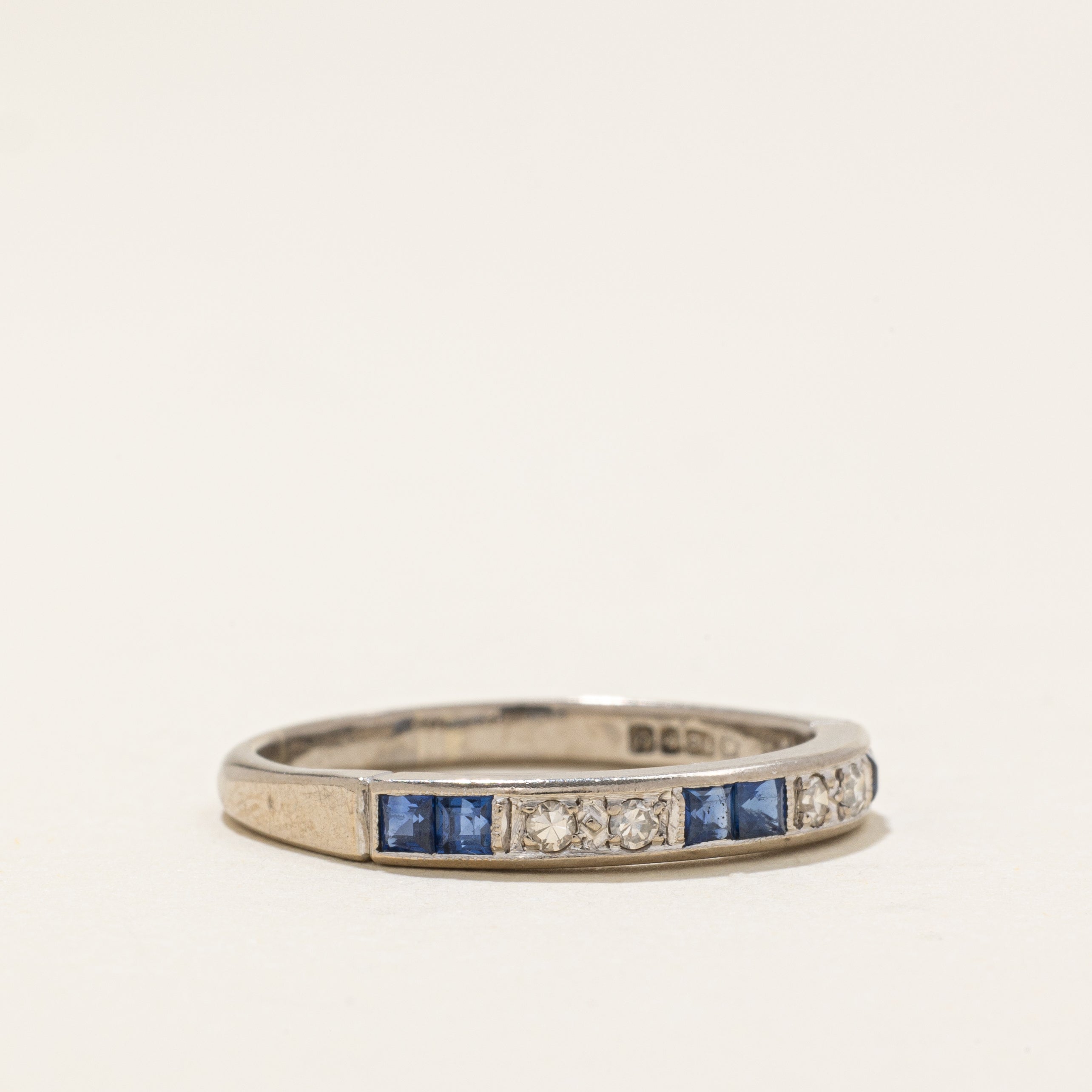 Bague semi-éternité en saphirs et diamants | 0,21 ct, 0,04 ct | Taille 8,0 |