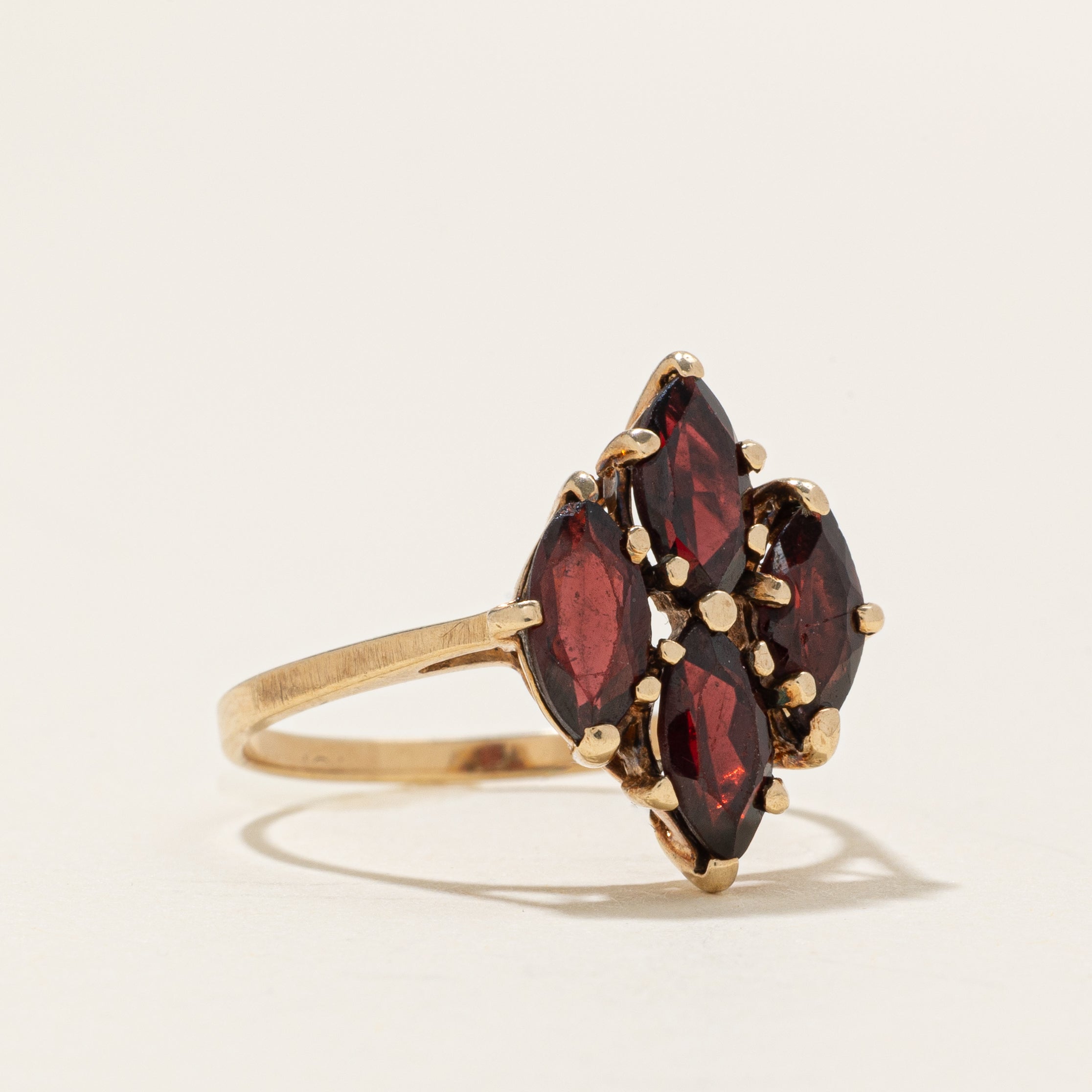 Bague sertie de quatre grenats | 6,0 ct | Taille 8,75 |
