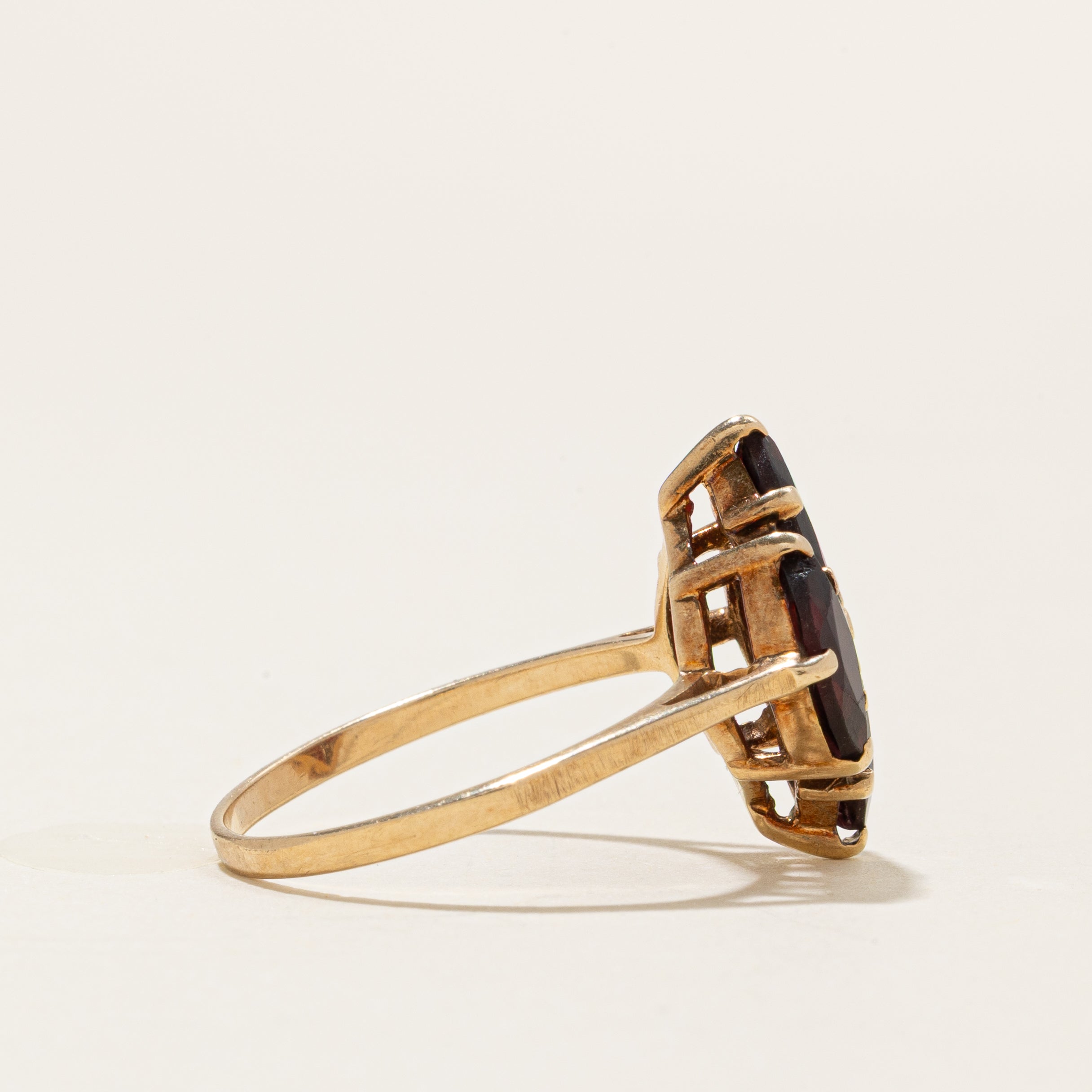 Bague sertie de quatre grenats | 6,0 ct | Taille 8,75 |