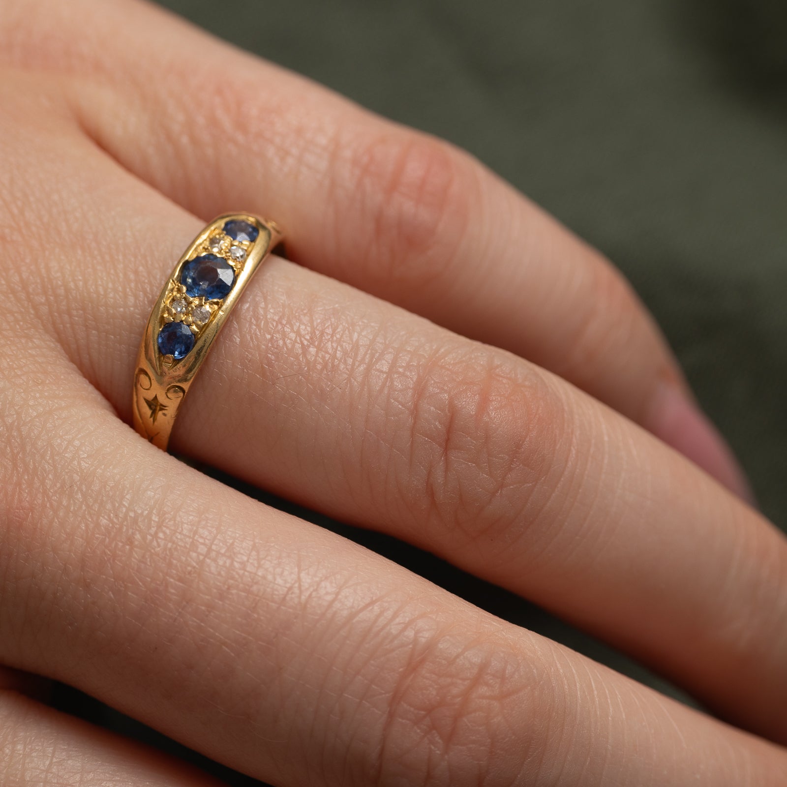 18k Diamond & Sapphire Ring | 0.03ctw | 0.40ctw | SZ 9