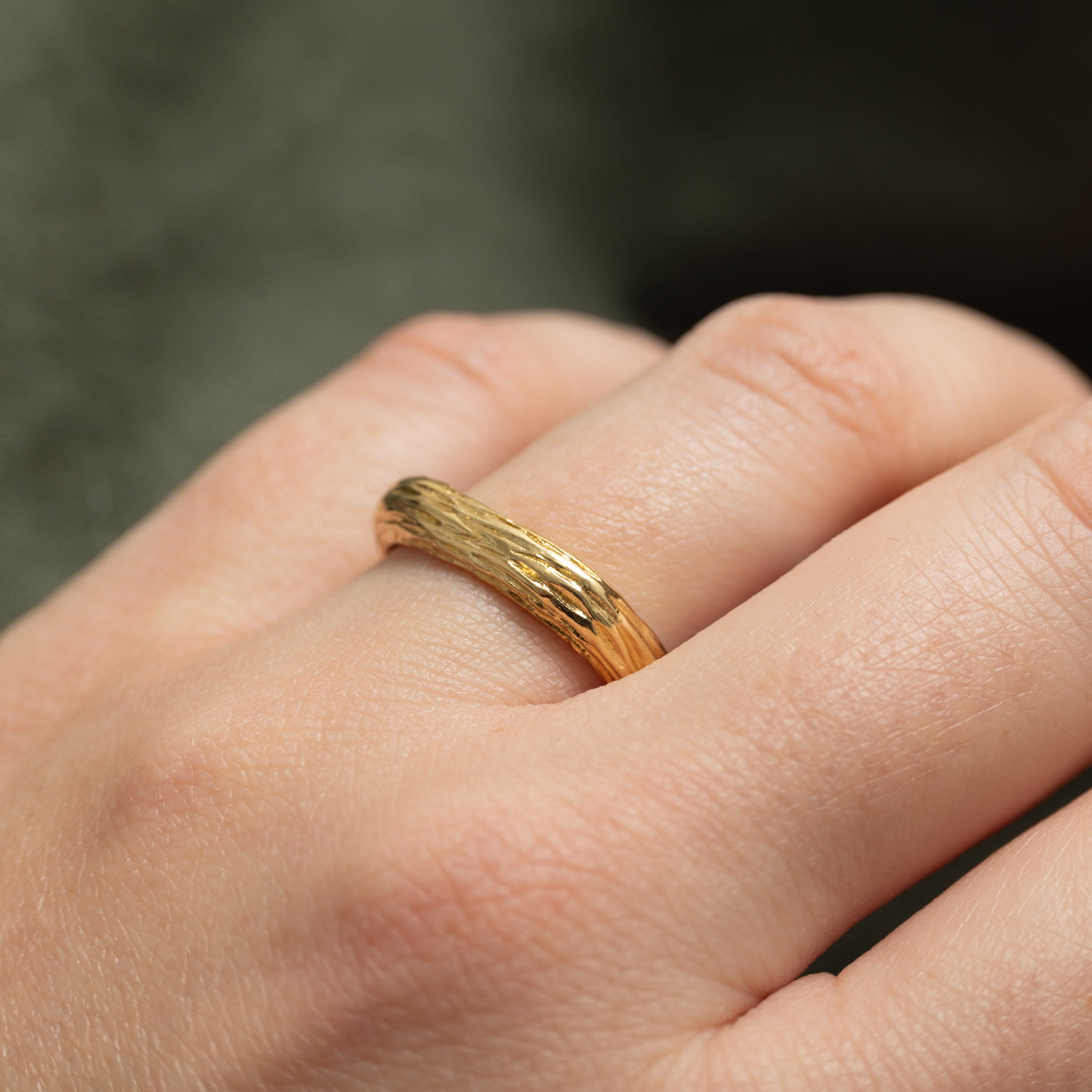 18k Yellow Gold Textured Band | SZ 9.5