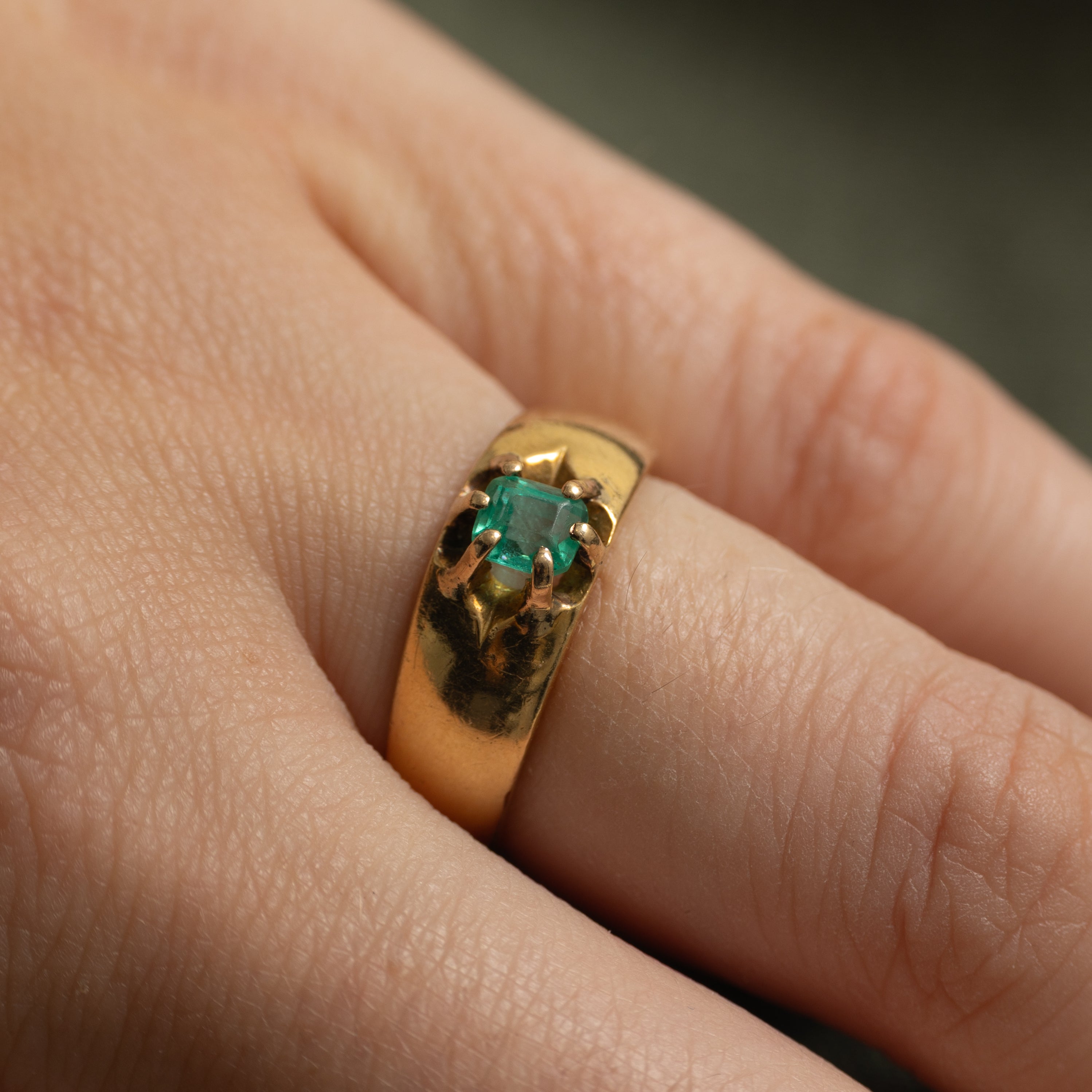 18k Belcher Set Step Cut Emerald Ring | 0.32ct | SZ 5.5