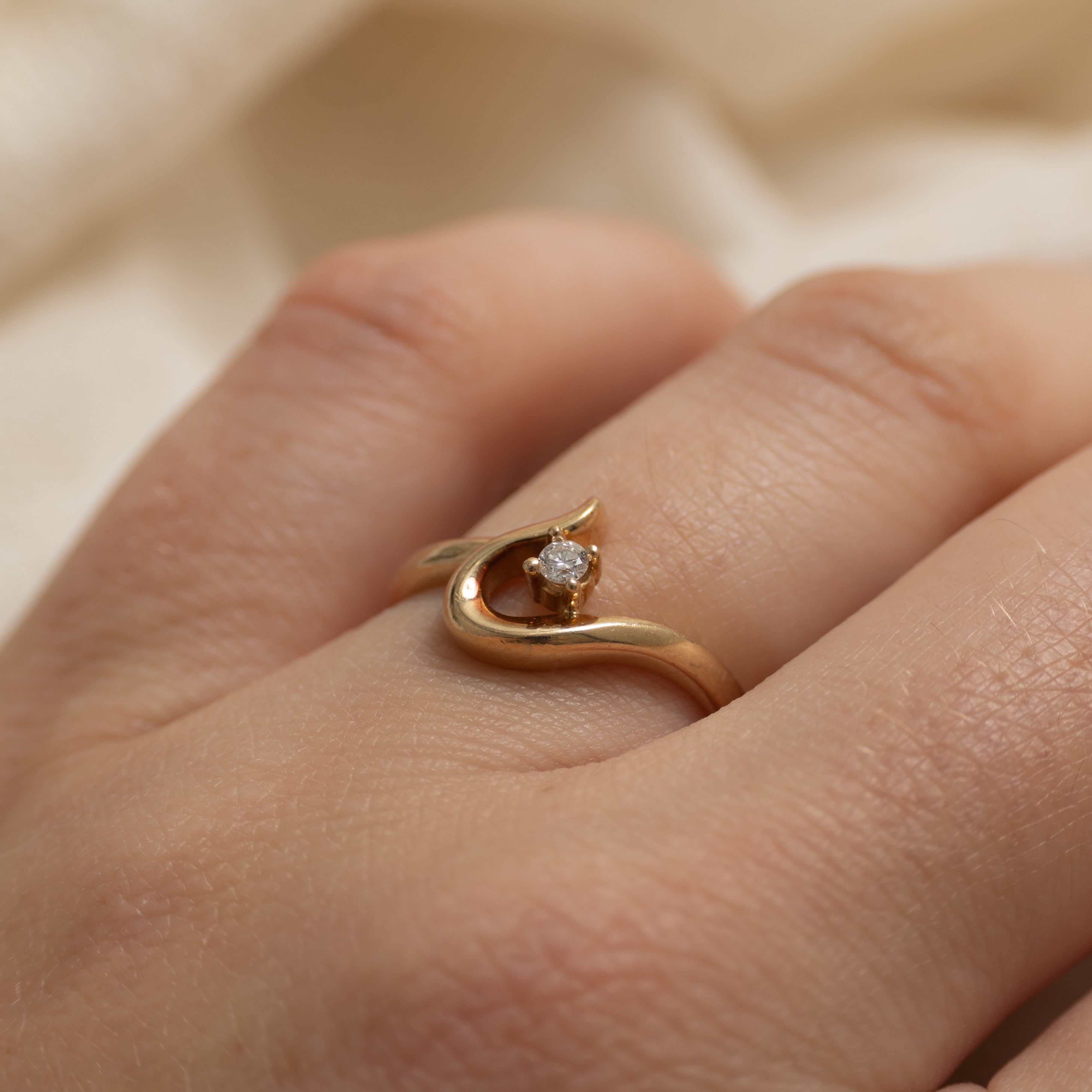 Single Stone Diamond Wave Ring | SZ 6.25