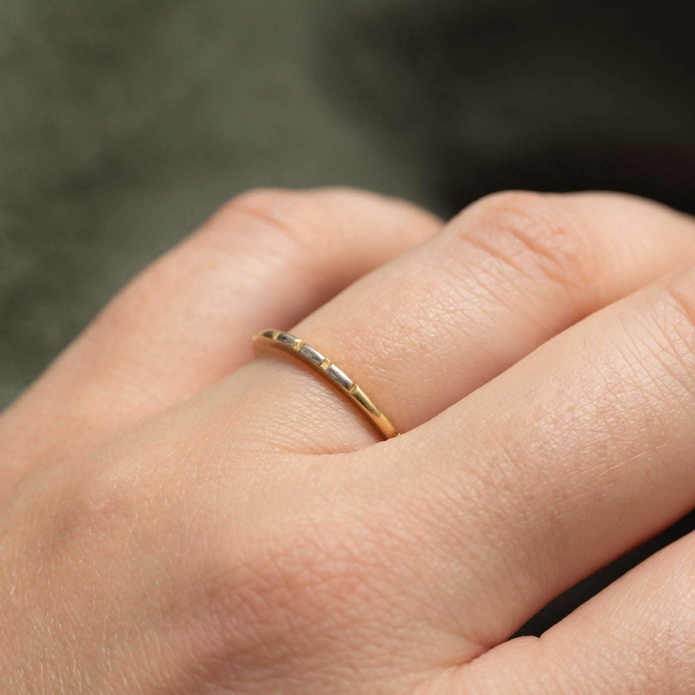 18k Yellow Gold Grooved Band | 1.30mm | SZ 6.5