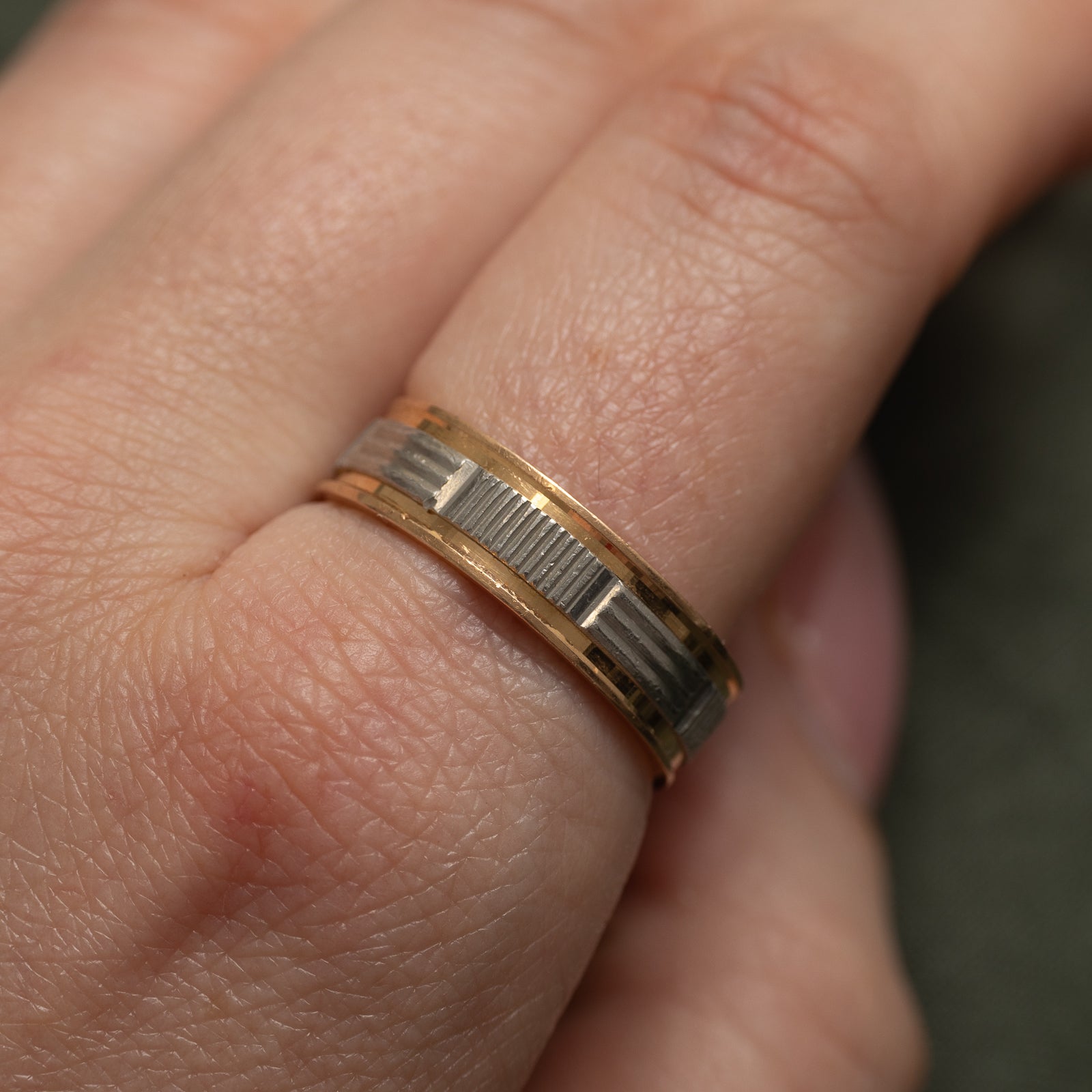 18K & Platinum Textured Band | 6mm | SZ 10
