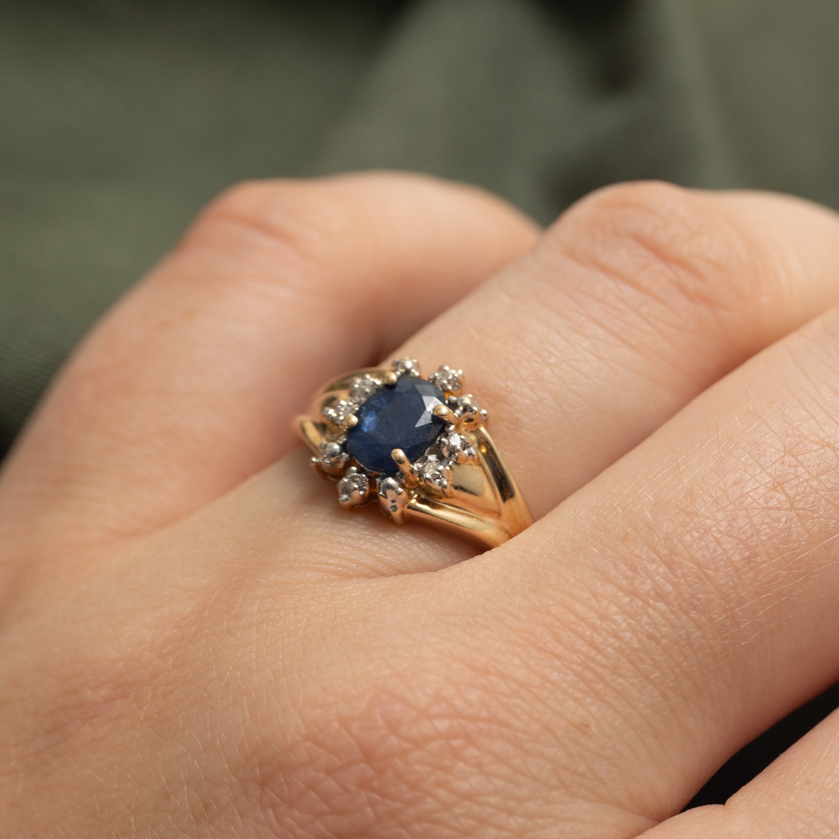 Sapphire & Diamond Petal Grooved Ring | 0.64ct, 0.05ctw | SZ 6.75