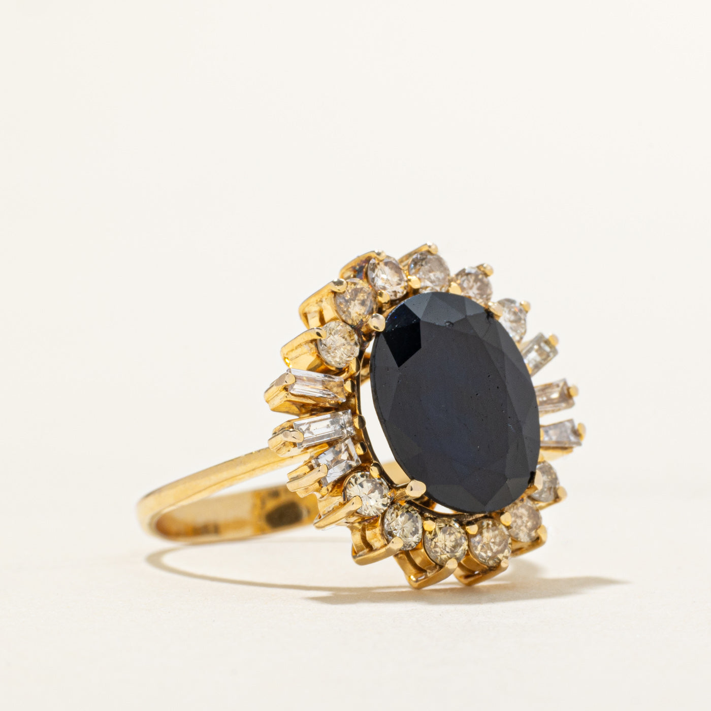 Bague cocktail halo saphir ovale et diamants | 4,16 ct, 0,72 ct au total | Taille 7