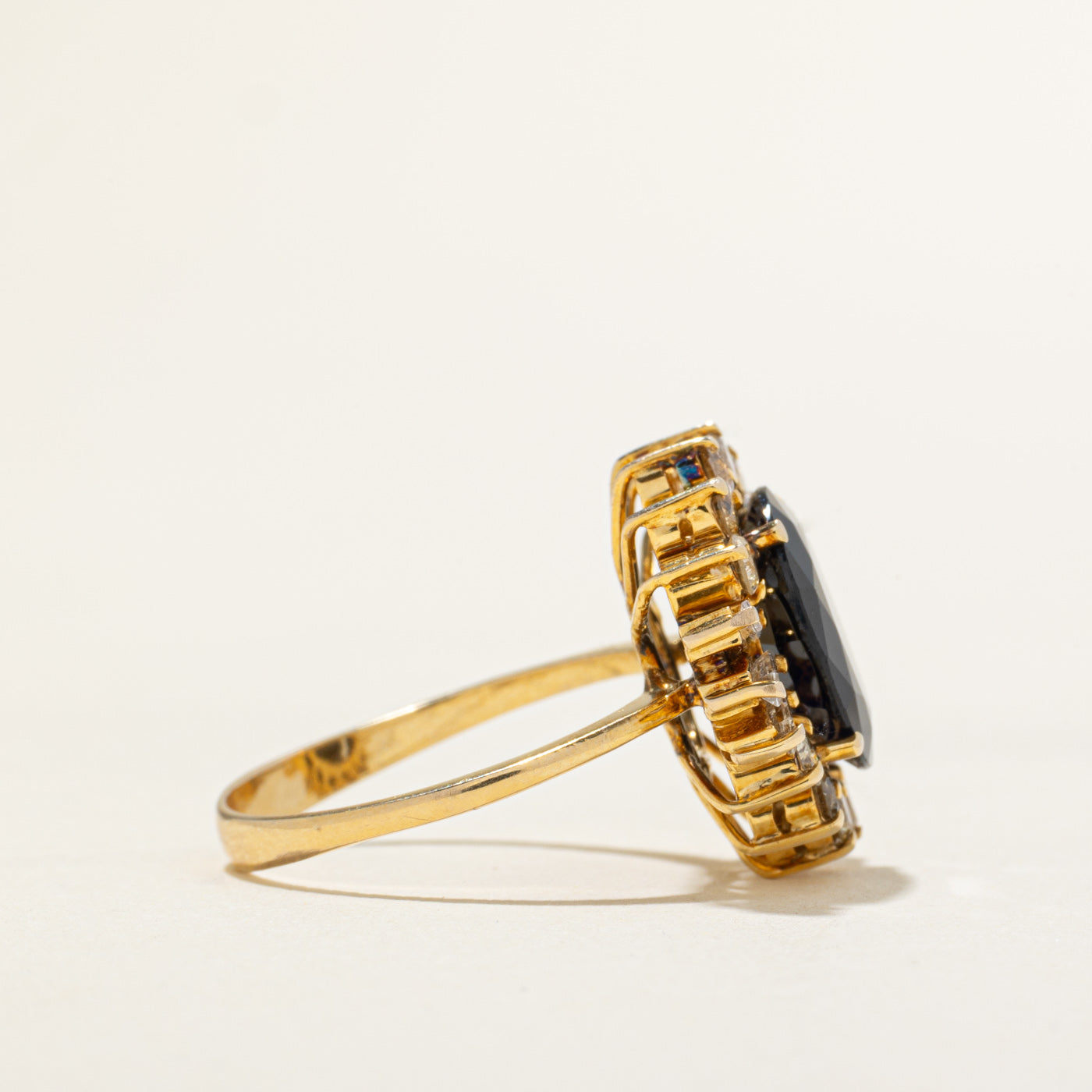 Bague cocktail halo saphir ovale et diamants | 4,16 ct, 0,72 ct au total | Taille 7