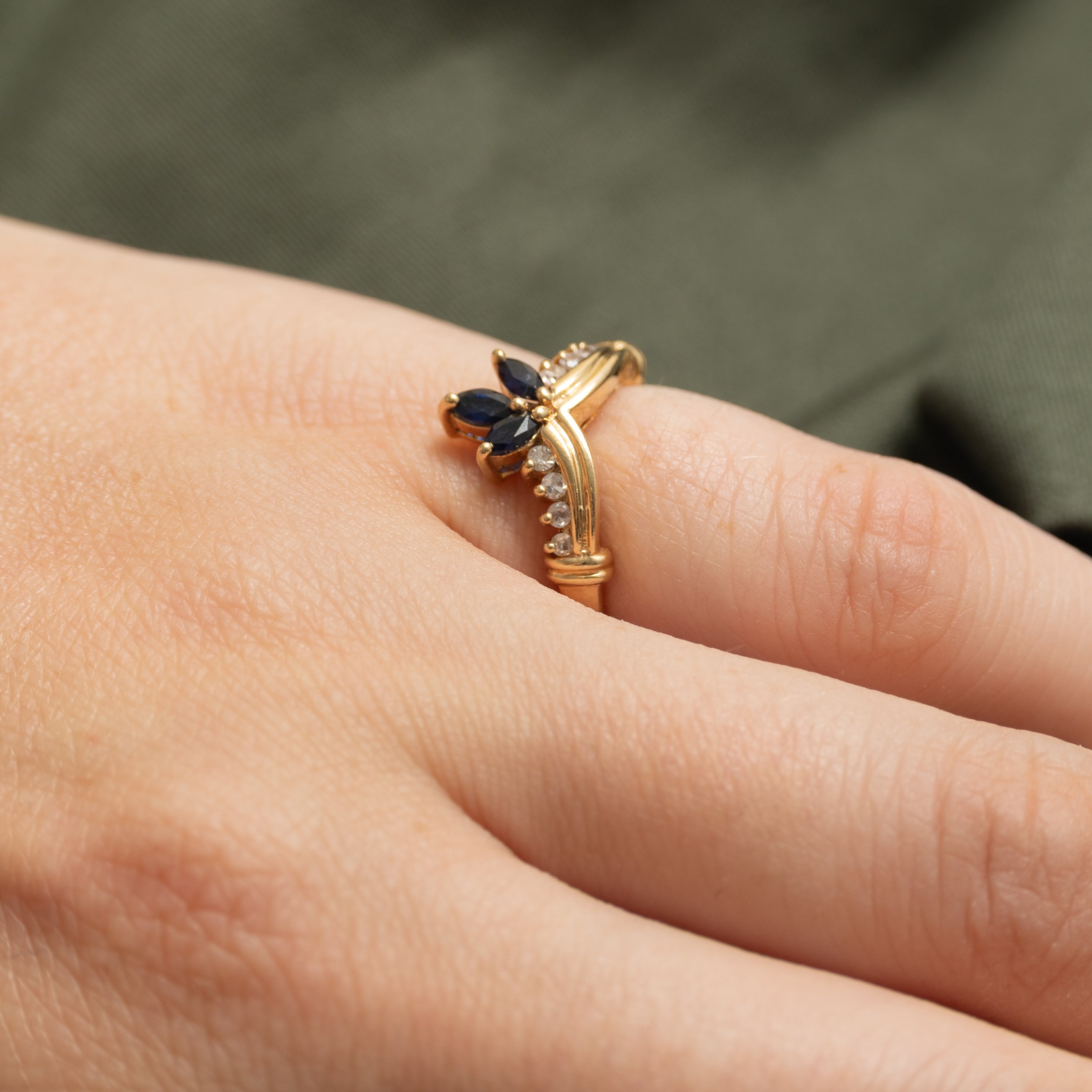 Sapphire & Diamond Grooved Chevron Ring | 0.20ctw, 0.08ctw | SZ 3.75