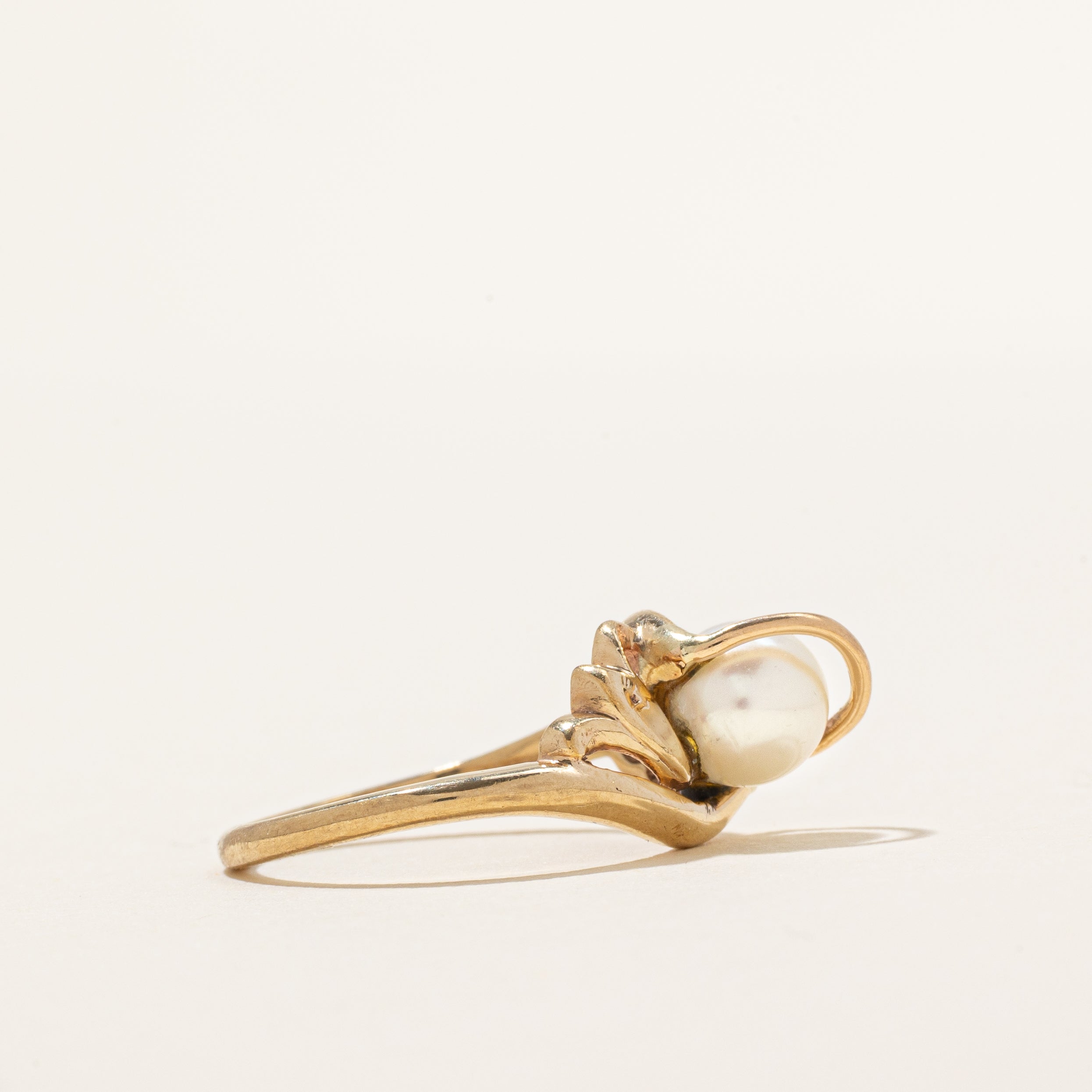 Solitaire Pearl Bypass Ring | SZ 7 |