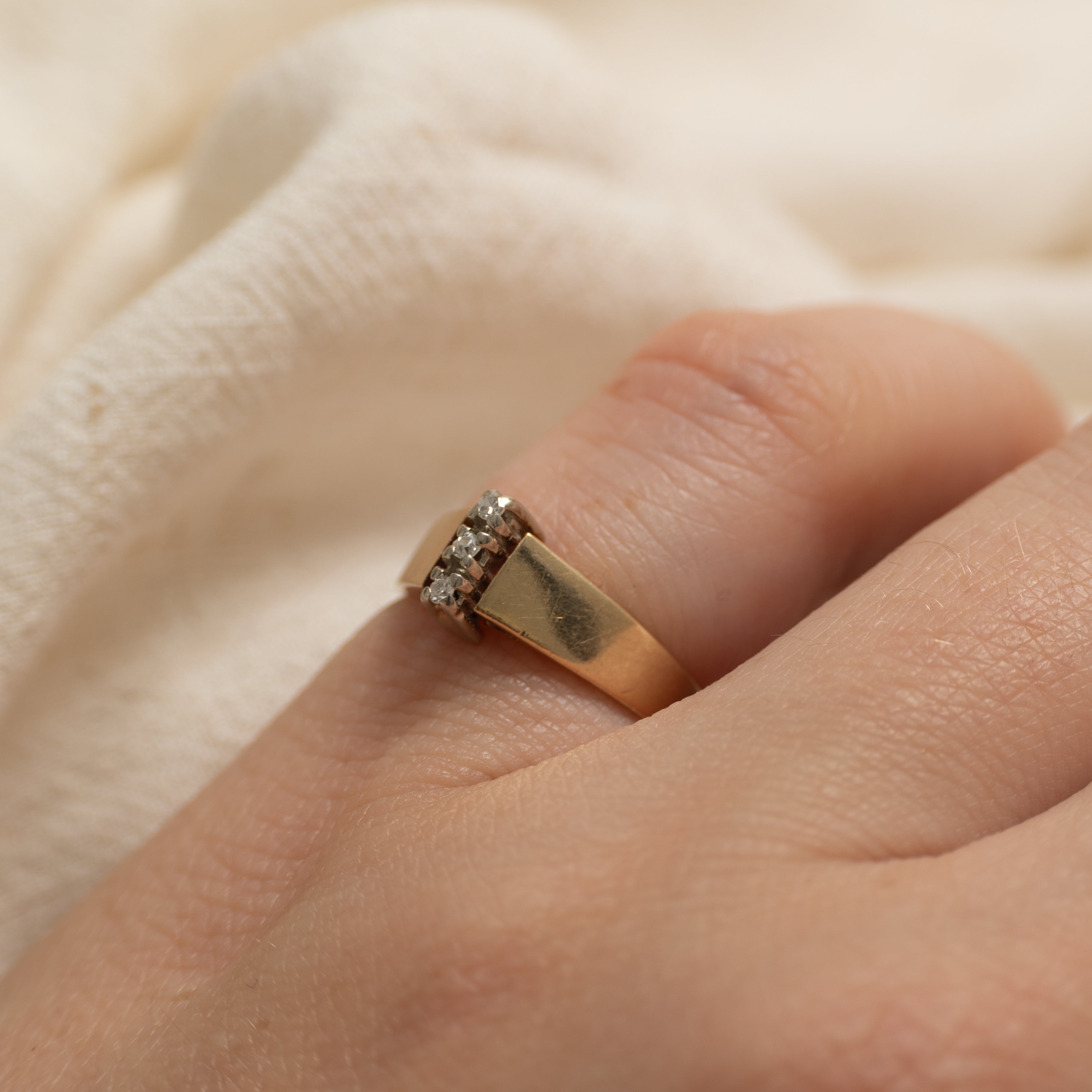 10k Diamond Column Tapered Ring | SZ 3.75