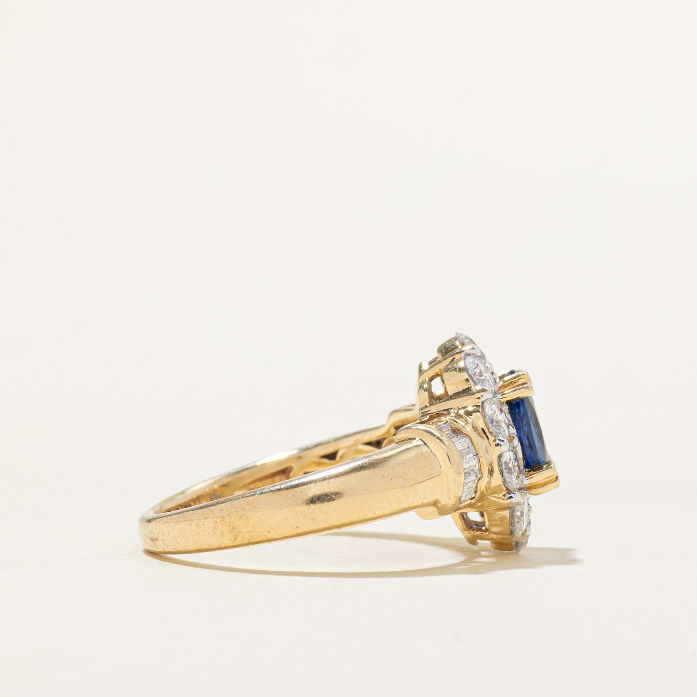 Oval Cut Sapphire & Diamond Scalloped Halo Ring | 0.93ct, 0.75ctw | SZ 5.5