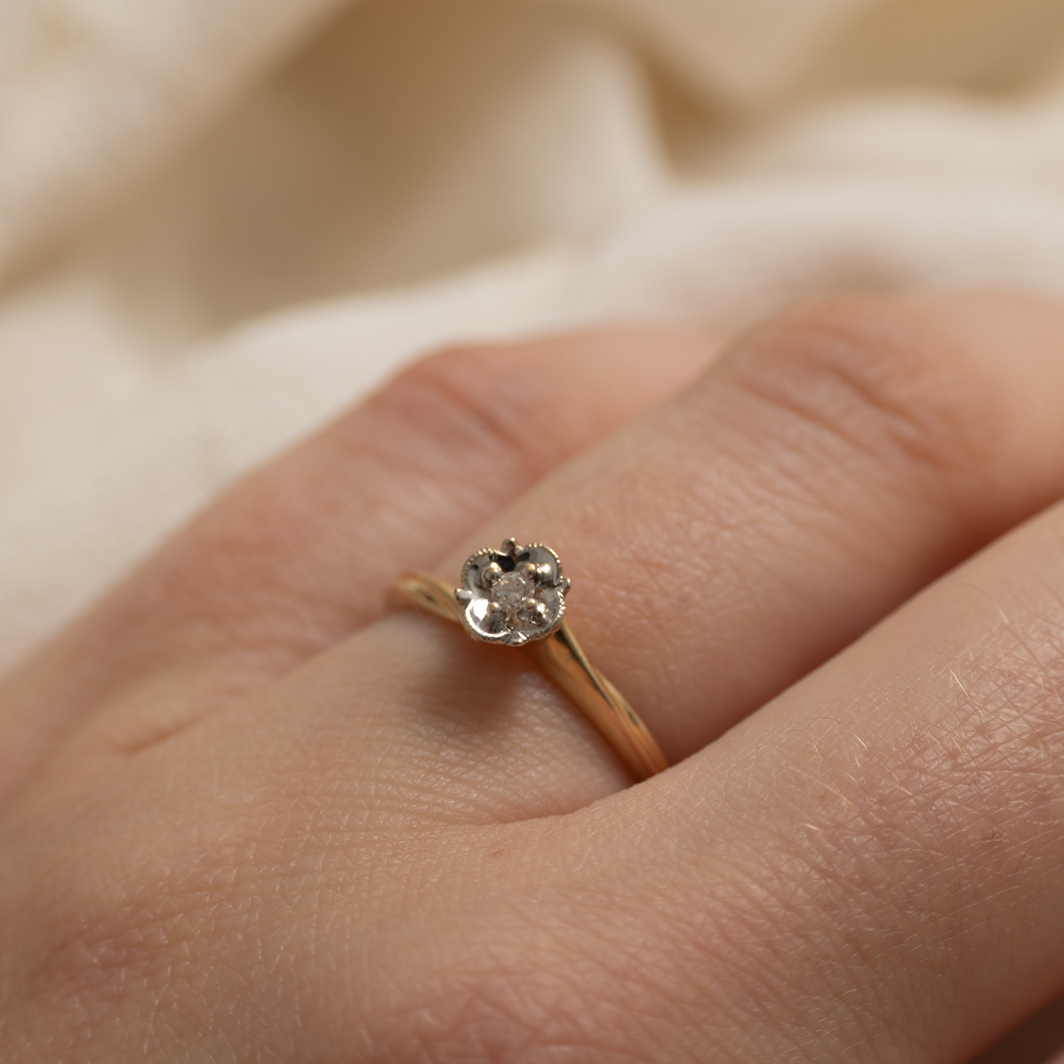 10k Diamond Twisting Clover Ring | SZ 6
