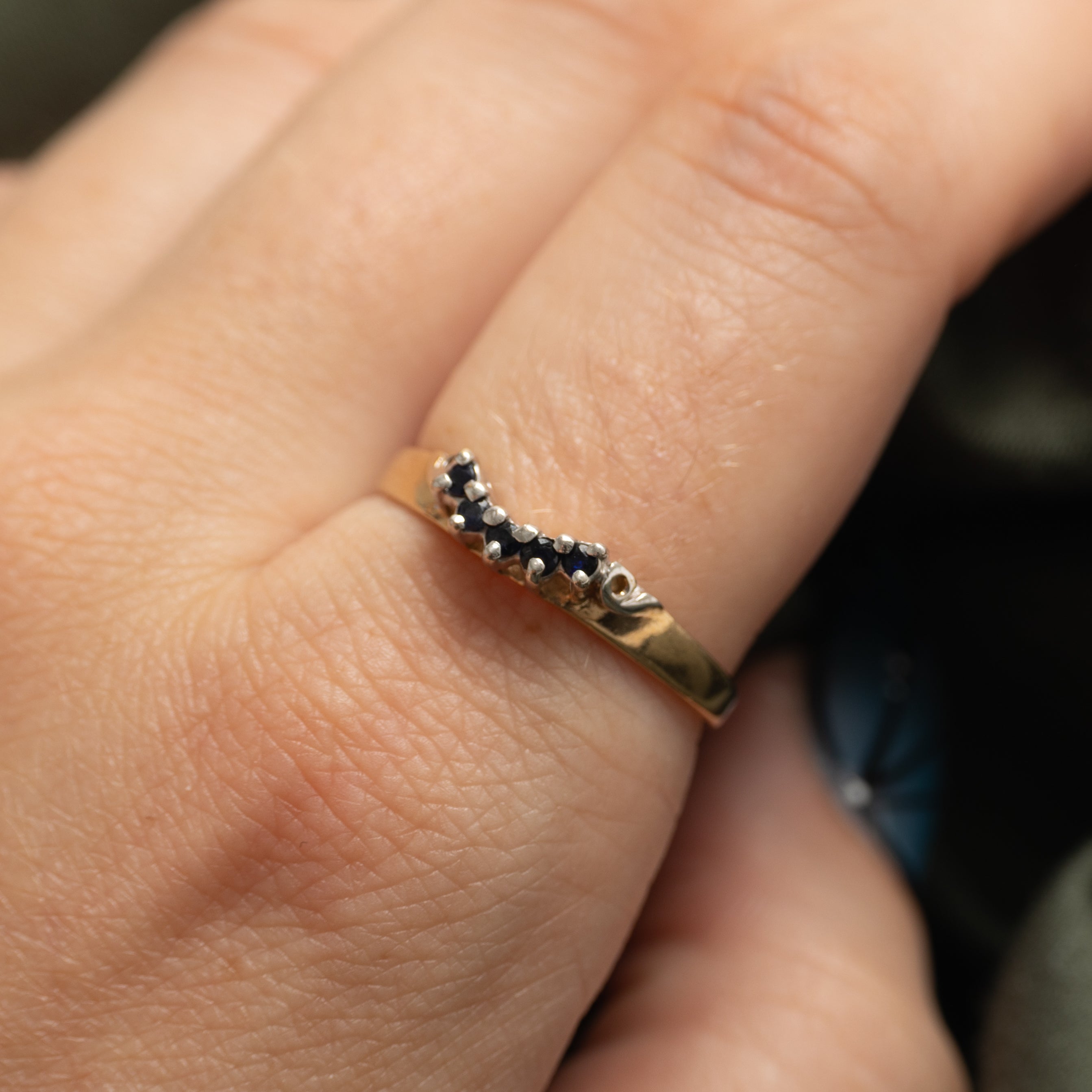 Basket Set Sapphire Contour Ring | 0.14ctw | SZ 9.5