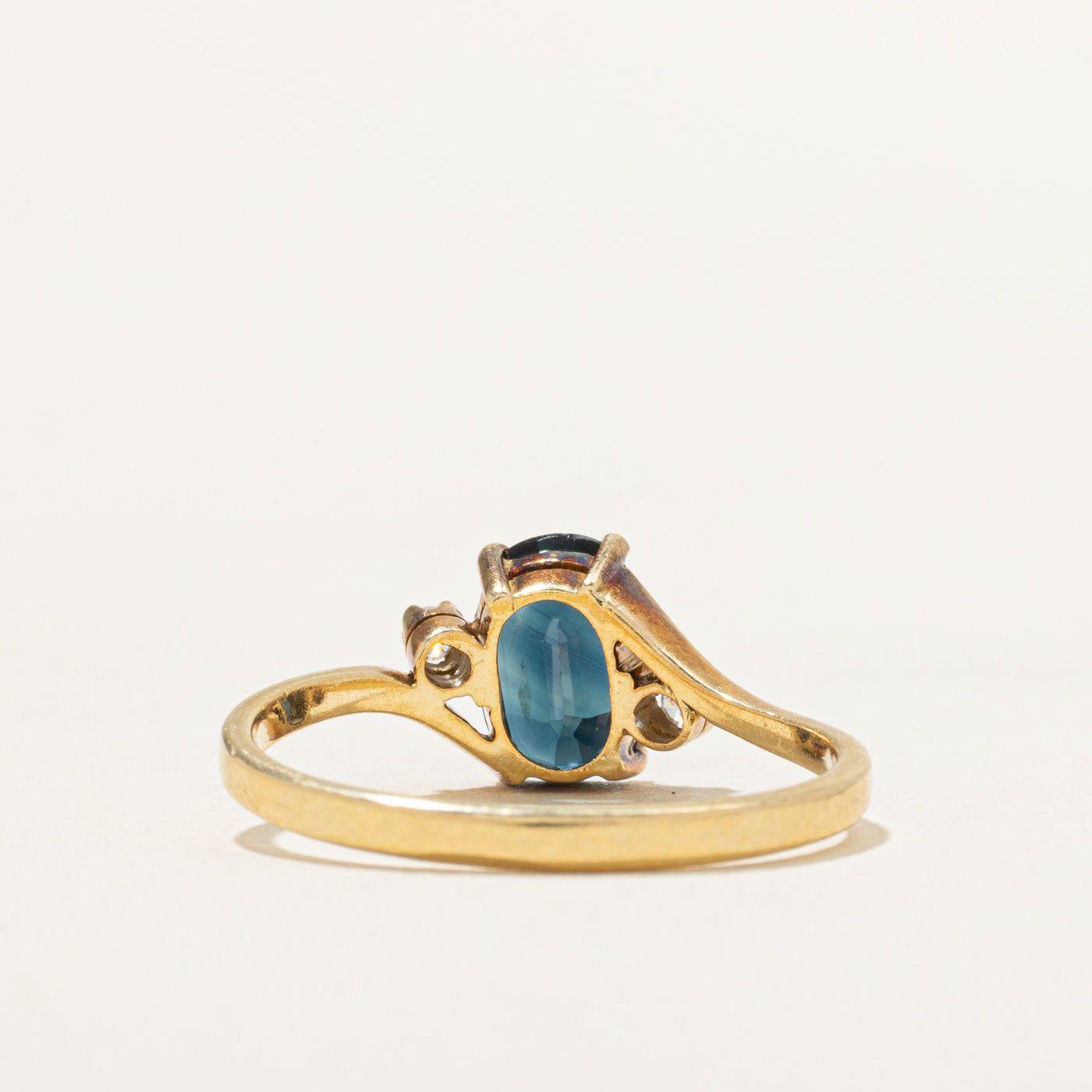 18k Oval Cut Sapphire & Diamond Bypass Ring | 1.24ct, 0.04ctw | SZ 7.5