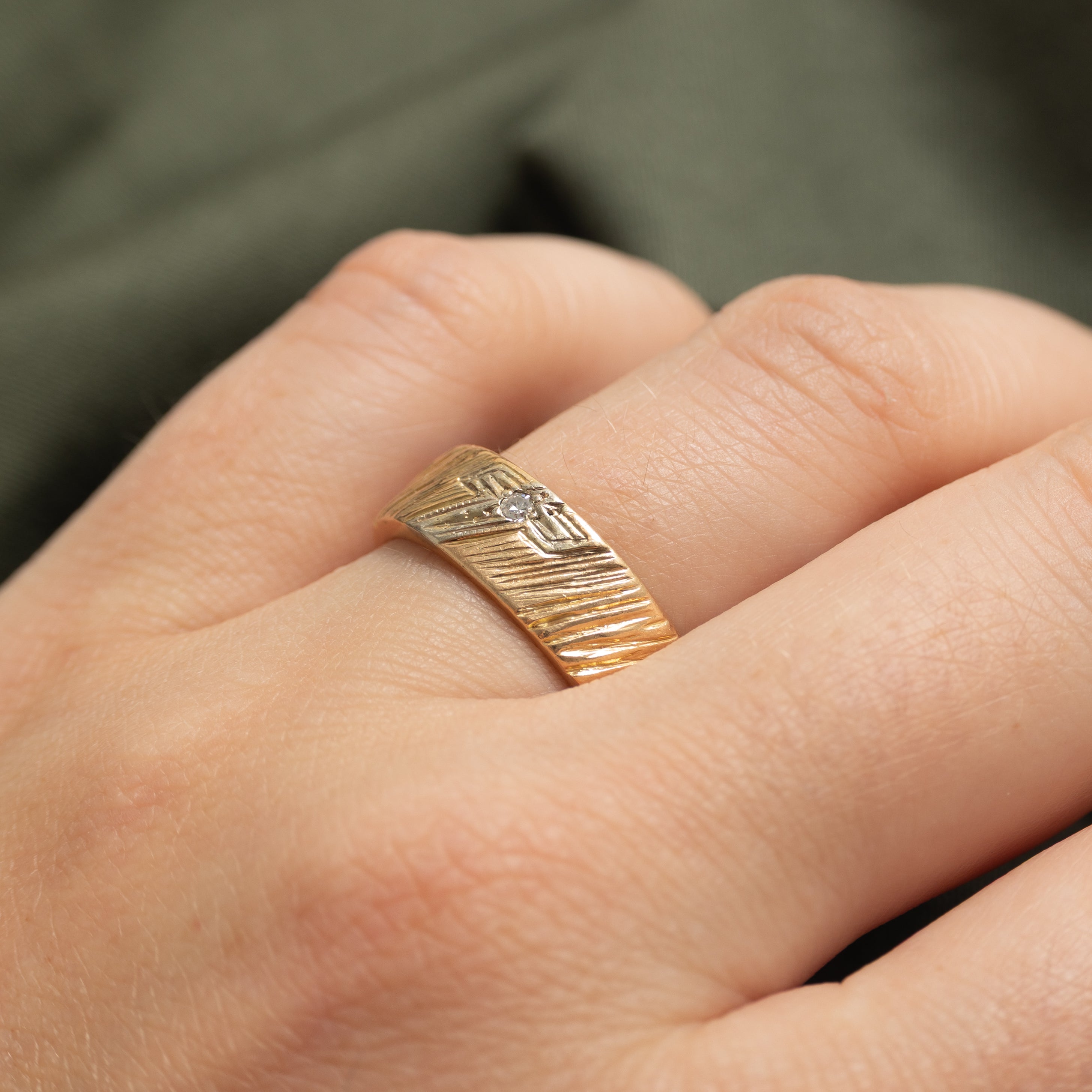 Diamond Cross Textured Band | 6.5mm | SZ 7