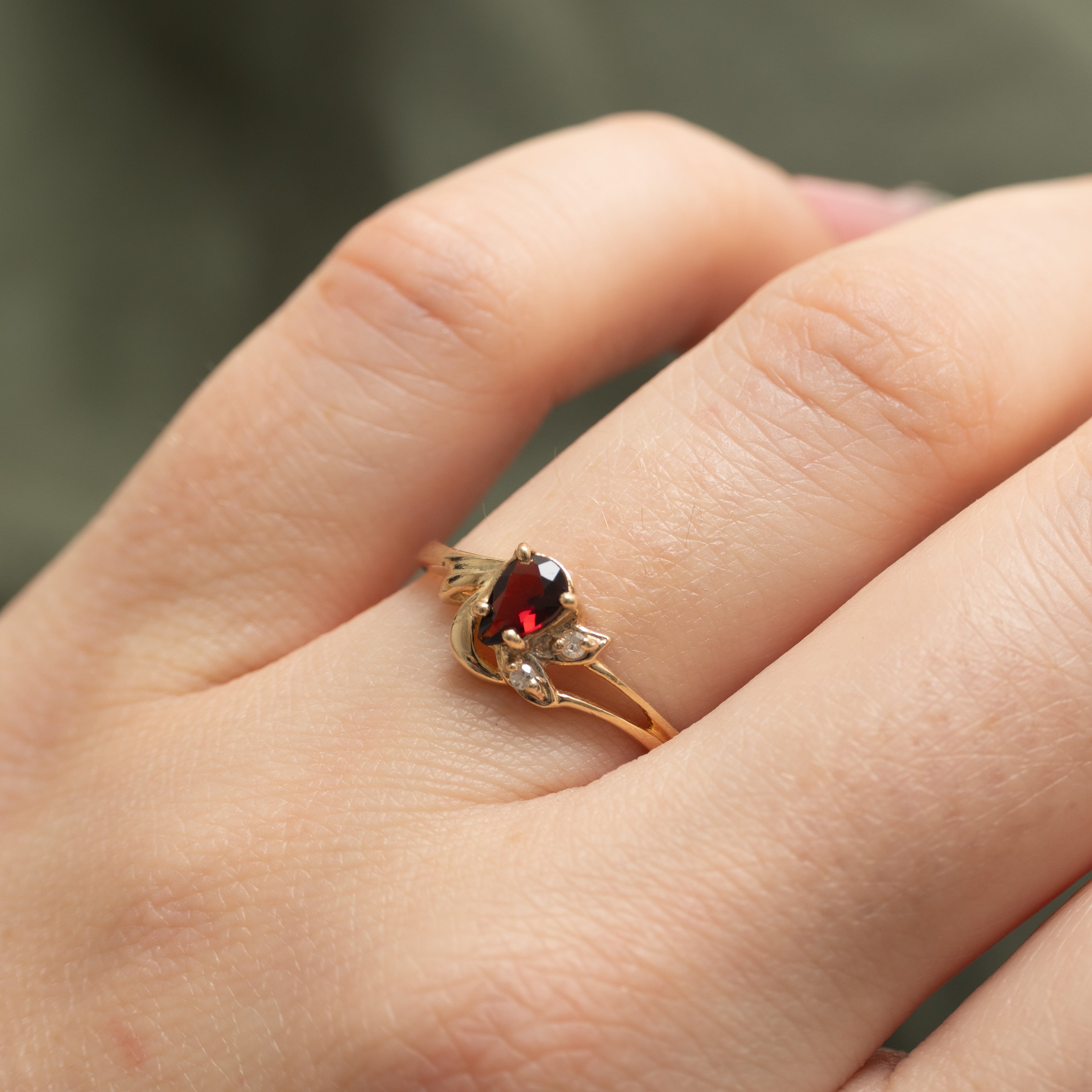 Pear Cut Garnet & Diamond Ring | 0.25ct, 0.01ctw | SZ 6.75 |