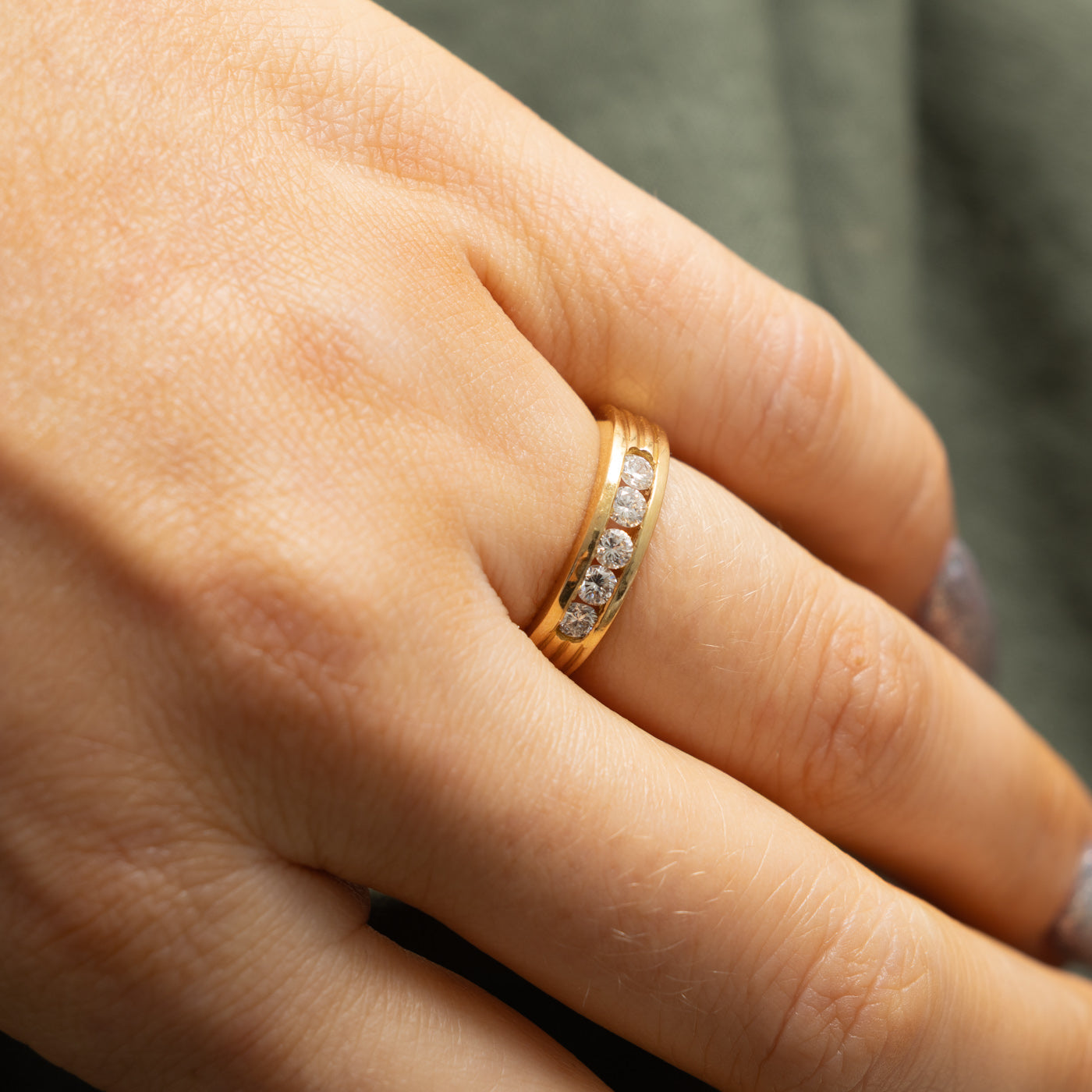 20k Five Stone Diamond Grooved Band | 0.30ctw | 3.80mm | SZ 5.25