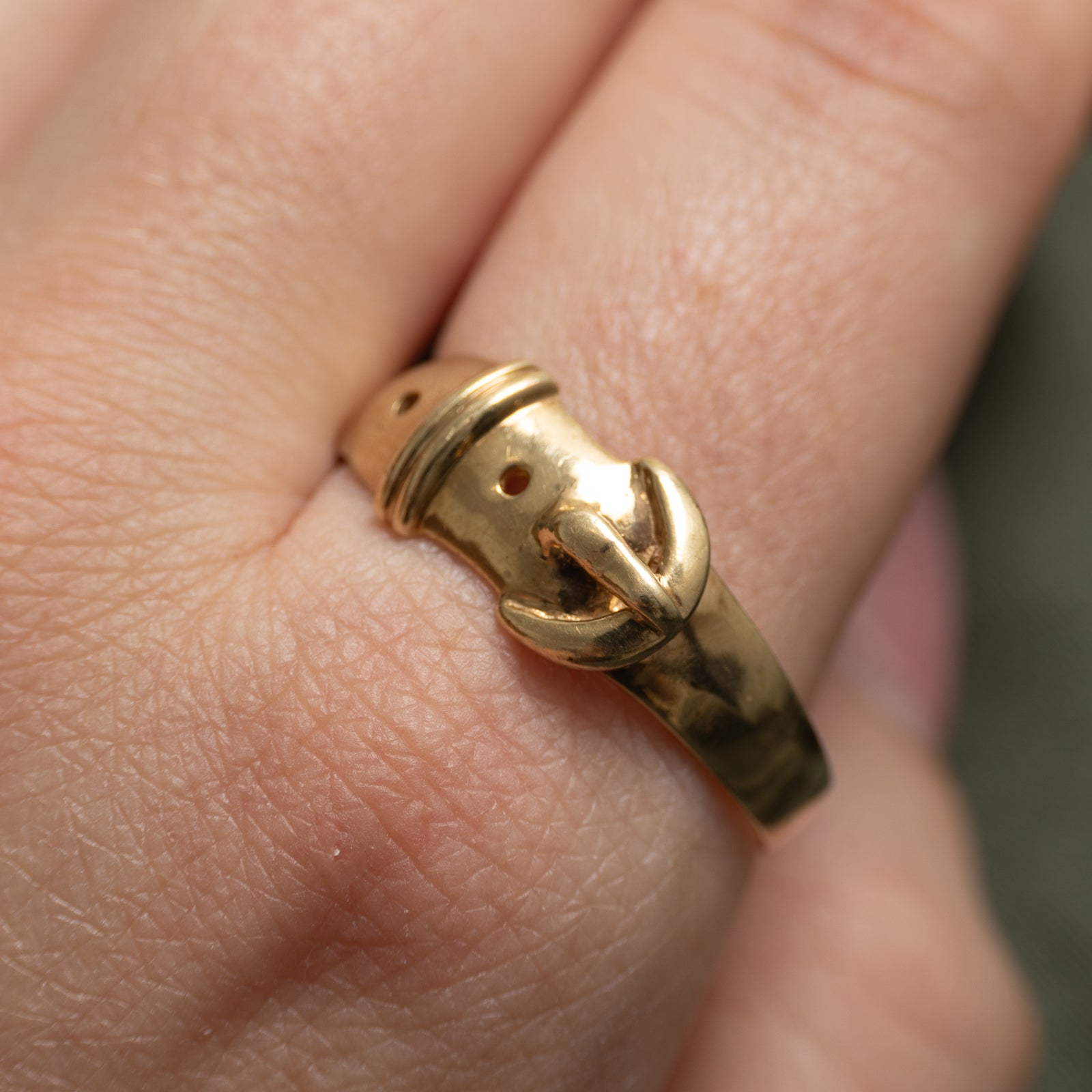 United Kingdom 9k Yellow Gold Buckle Ring | SZ 13