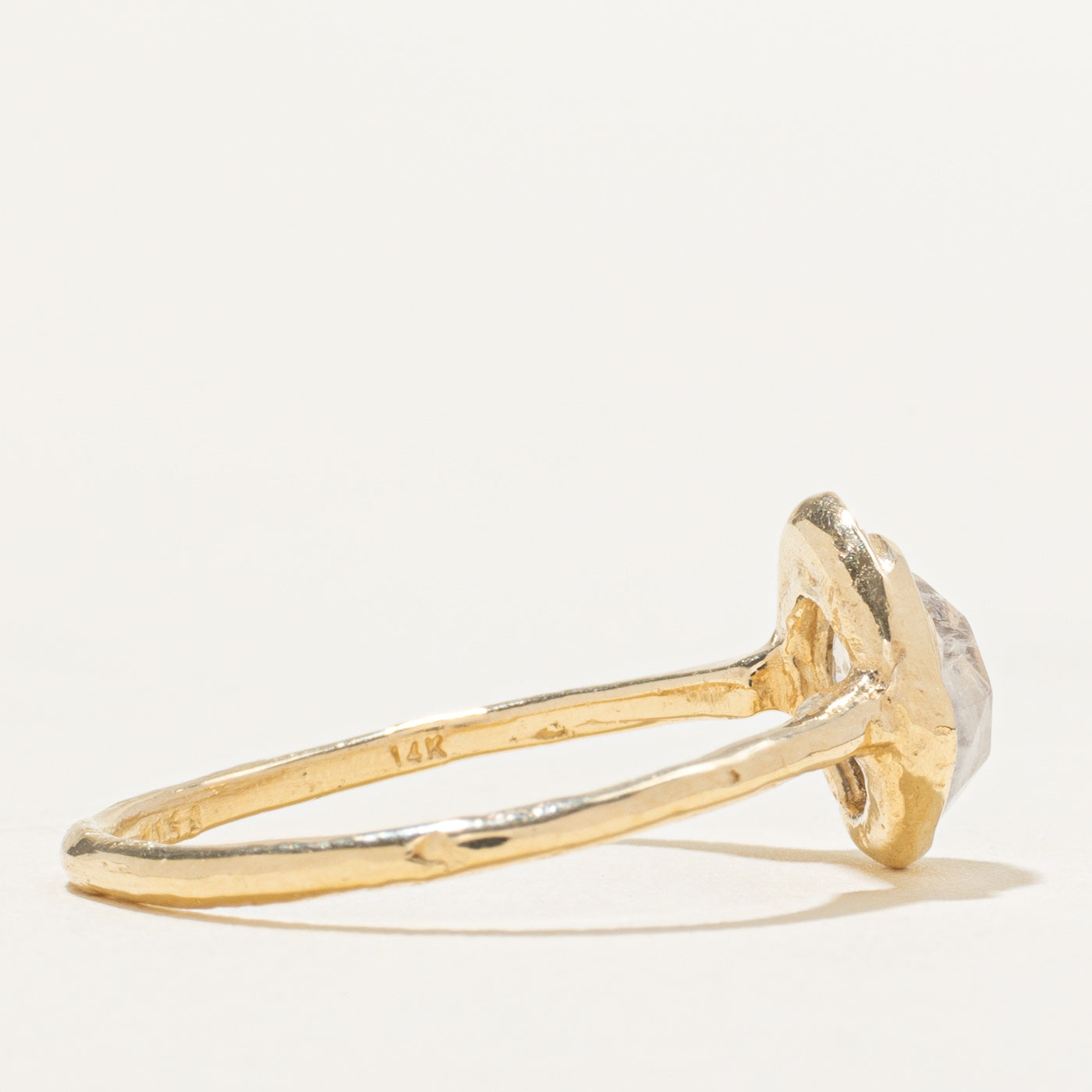 Bague en pierre de lune taille coussin et diamants | 1,00 ct, 0,01 ct au total | Taille 6,5