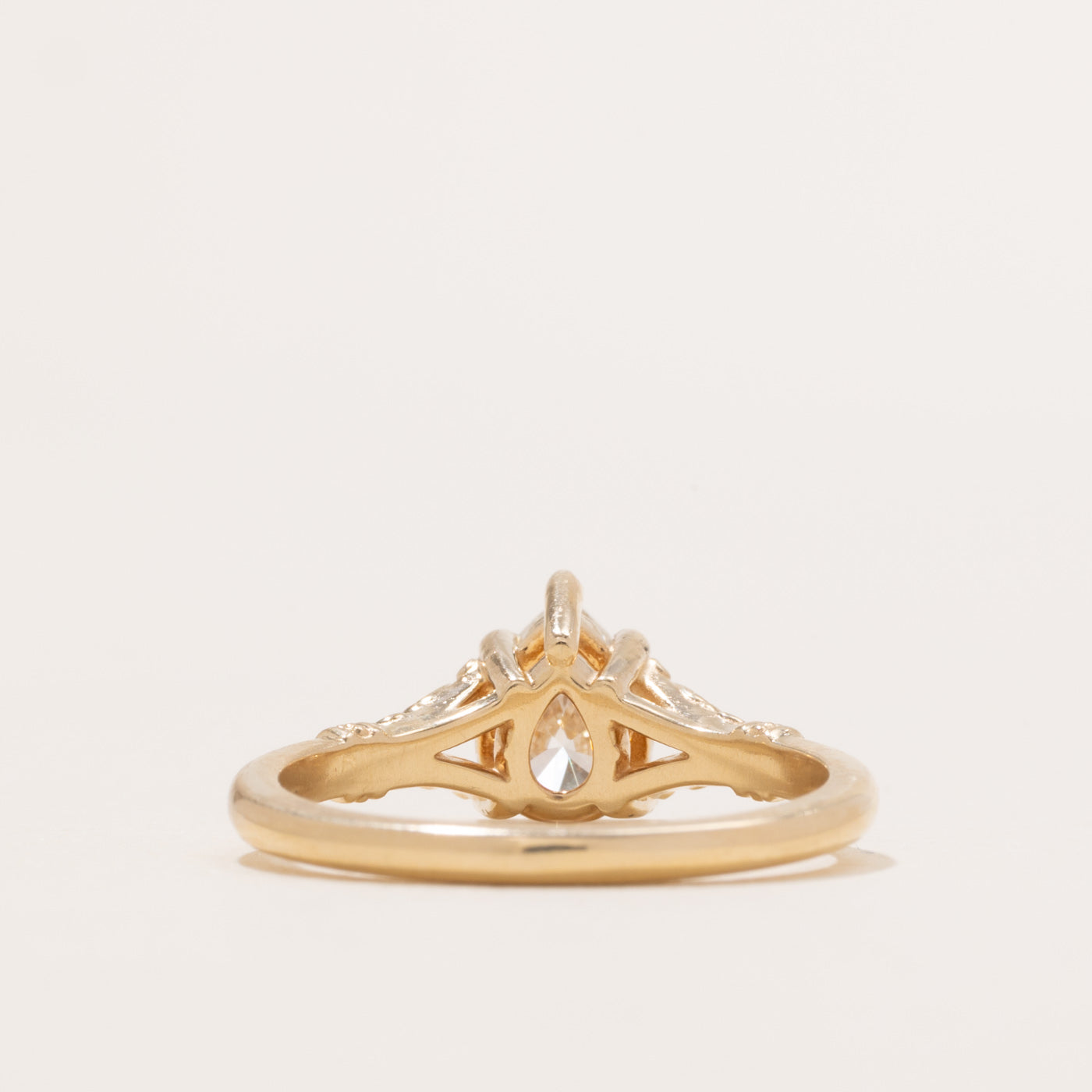 Bague gravée « 100 façons » en or jaune 14 carats avec diamant taille poire | 1,00 ct | Taille 6,5